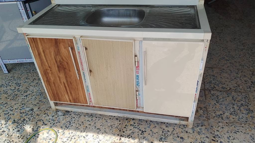 مستعمل البيع نضيف مابي اي ضرر 
كاونتر مترين وي المعلق سنكي ستيل متر ونص 
مكاني الكوفه شارع المطار السعر 280وساب 
او تصال *********** النجف, العراق
