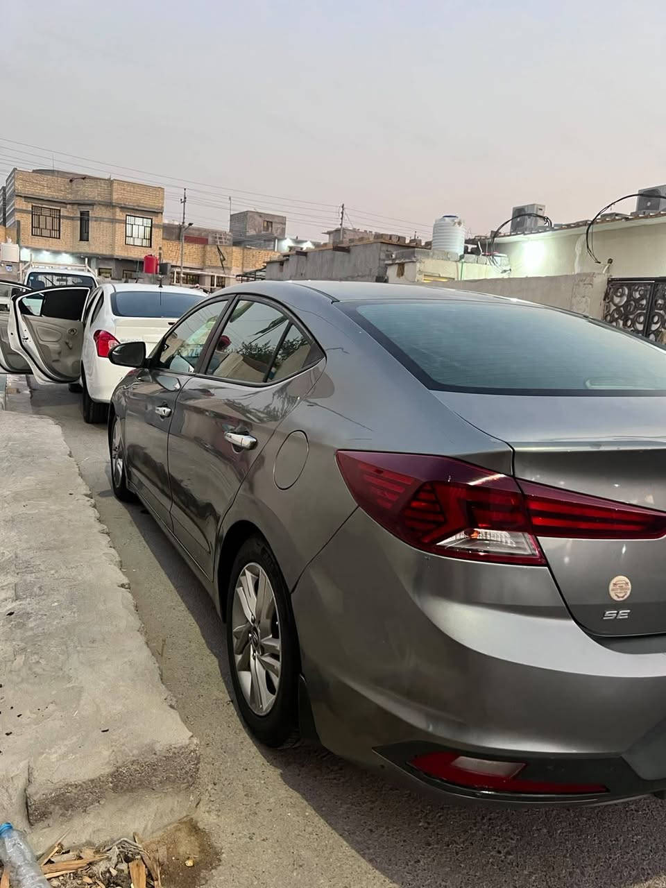 سلام عليكم سياره انتره وارد أمريكي مديل 2019 بيها تبديل مداكر ثنين وبنيد كدام مكينه 2000 دوش مكينه كلش حلوه تخم تايرات جديد دواخل كلش حلوه كدام عينك  السعر 105$ رقم ***********
