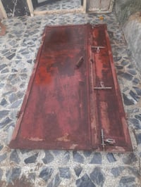 باب حديد ثقيل • ٢م٢٥×١م٢٠ • الانتصار شارع ٦٠