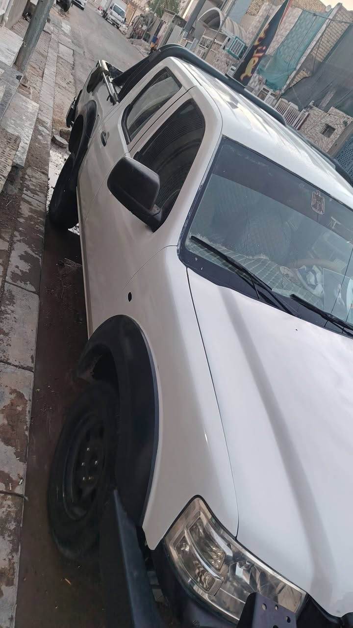 سياره فورد رانجر مزاد داخليه  جاهزه من مكينه وكير مكينه راس الثور وكير جديد تايرات جديده باتري جديد مدوشمه  رقمه كربلاء معامله جاهز بالمرور اتريد وكاله اتريد تنتظر الرقم السعر 60 وبيه مجال السياره بالنجف للاتصال ***********
