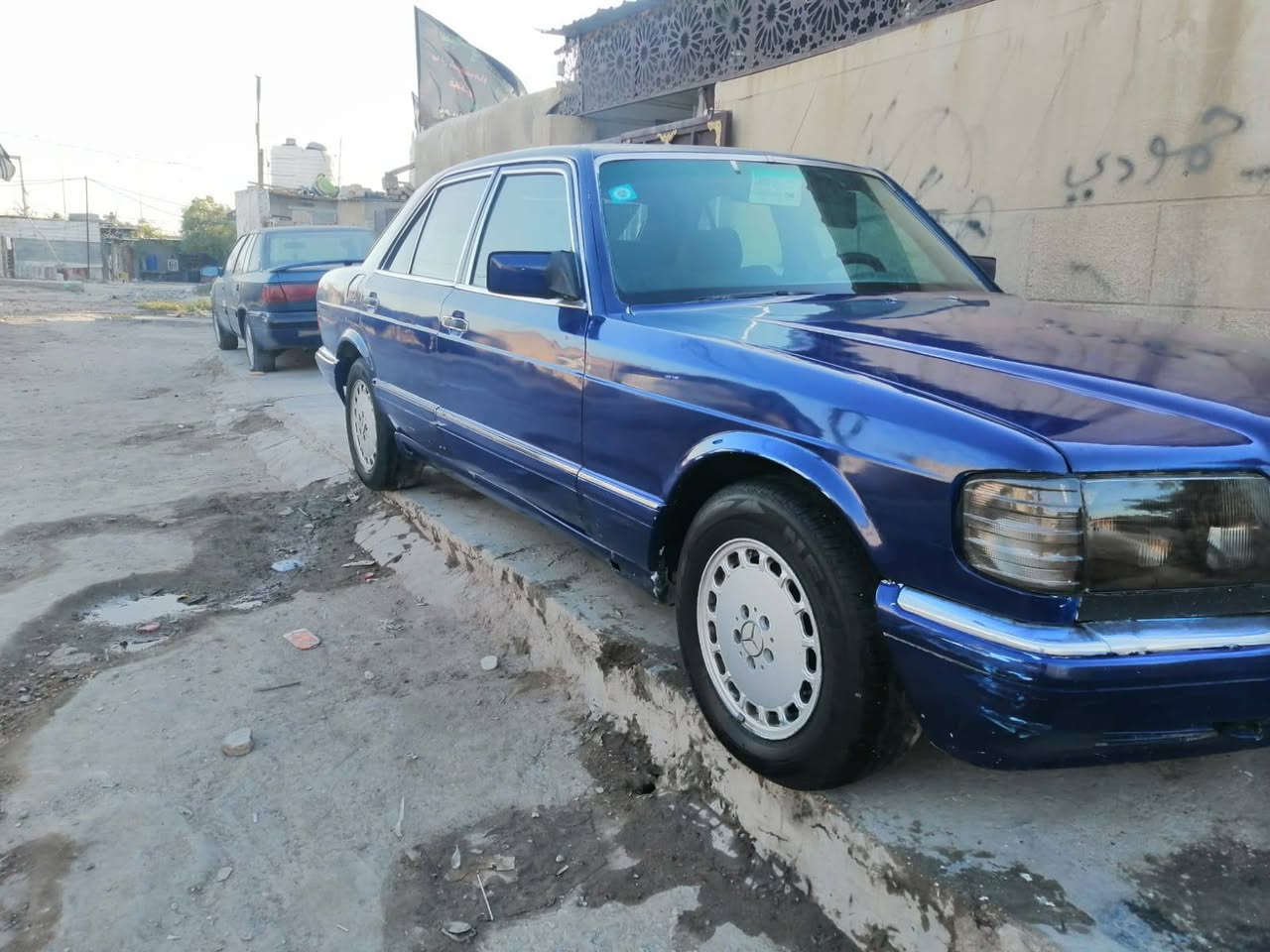 السلام عليكم للبيع مرسيدس جامبو موديل 1991 السياره كير ومكينه بطه 
3000 التبريد ثلج وكف بي فقط كلج مال كمبريسر  تخم تاير جديد باتري جديد السياره نقصها فقط الجوزه مال البك مكان سيارة بغداد سبع البور للتصال ‏‪***********‬‏ ‏‪***********‬‏ بغداد, العراق
