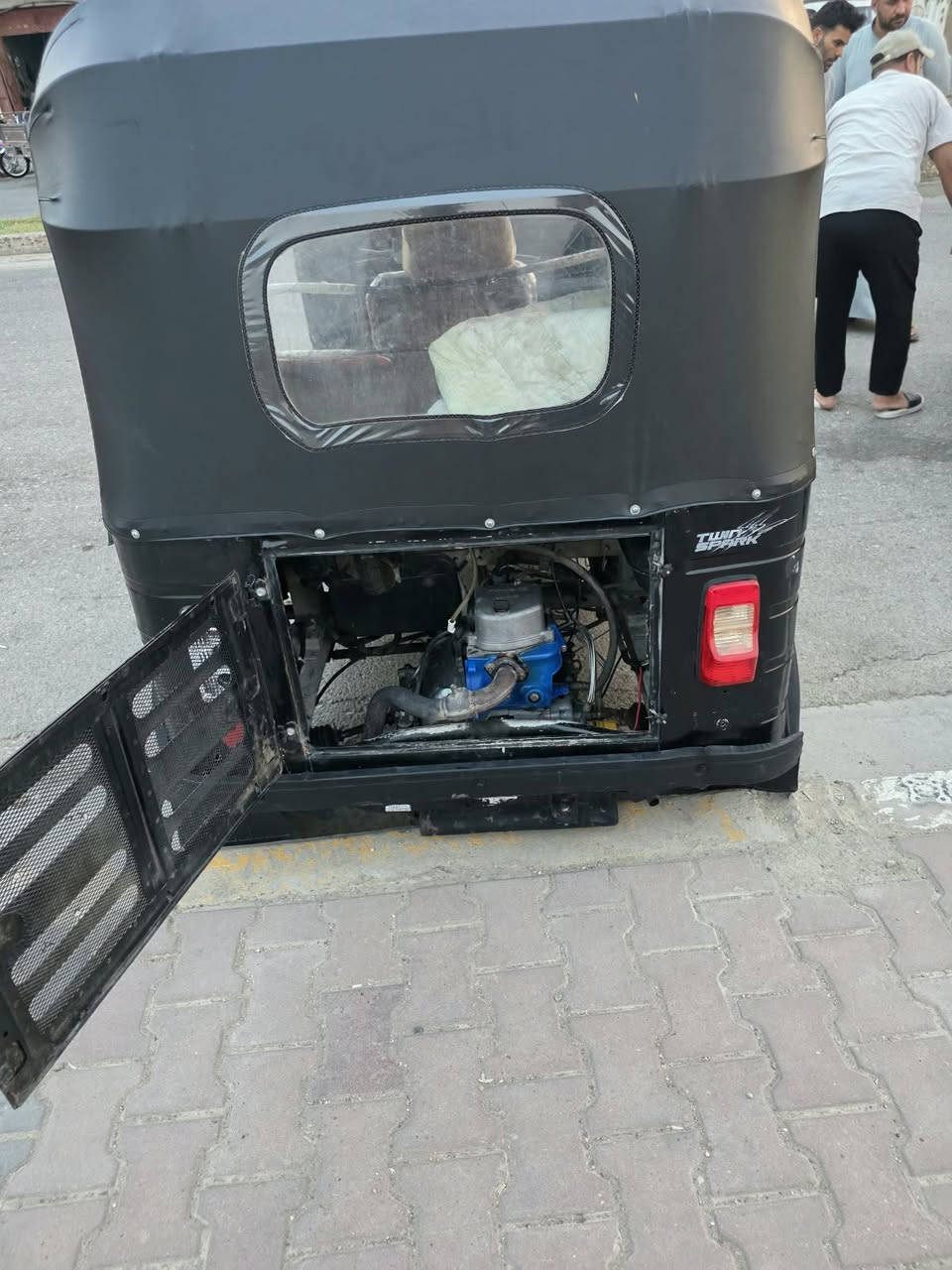 سلام عليكم تكتك نضيف 19 من ايدك لشارع مكينه خير من لله رقم
ب6 وبيه مجال مكاني نعمانية 
***********
