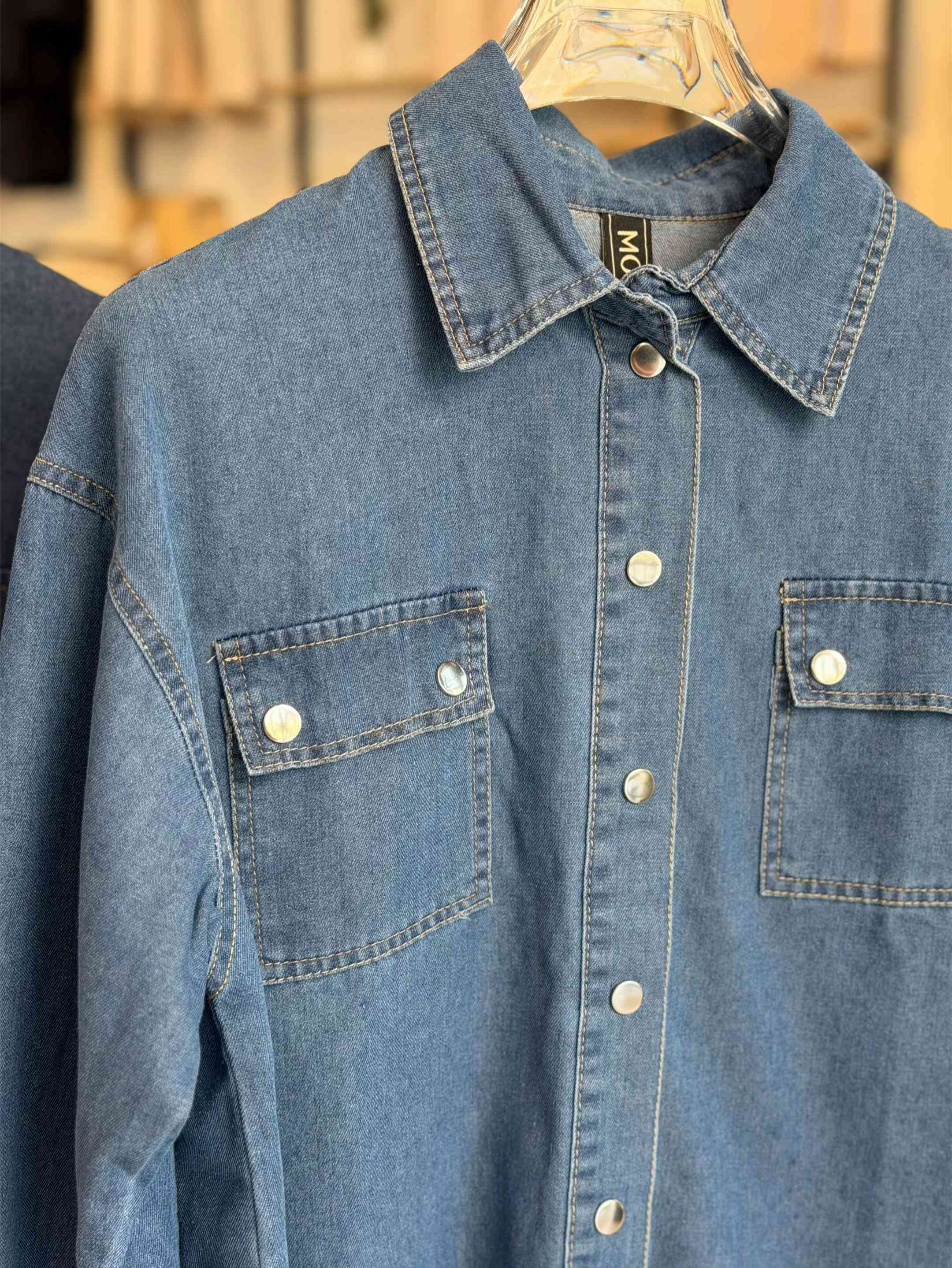 قميص جينز بسعر 16,000 فقط ❤️‍🔥 قياسات : M,L,XL  السعر : 16,000 فقط  خامة جينز ثقيلة 🧵 #مجمع_كوين_فرع_الموصل 📩 راسلونا للطلب والاستفسار  العنوان : الموصل - حي النجار - مقابل تودي مون هاتف 📞 : *********** 🚚 خدمة توصيل متوفرة لكل العراق
