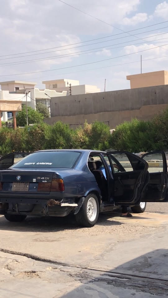 BMW 525 i
موديل 1992 
كير عادي 
حجم 525 اصل 
سنويه ل 2027 
بدون ضربه ومعجون 
كير محرك شرط 
مراوس فقط شعندك نزل 
شرط تحويل 
مكاني كركوك
***********
