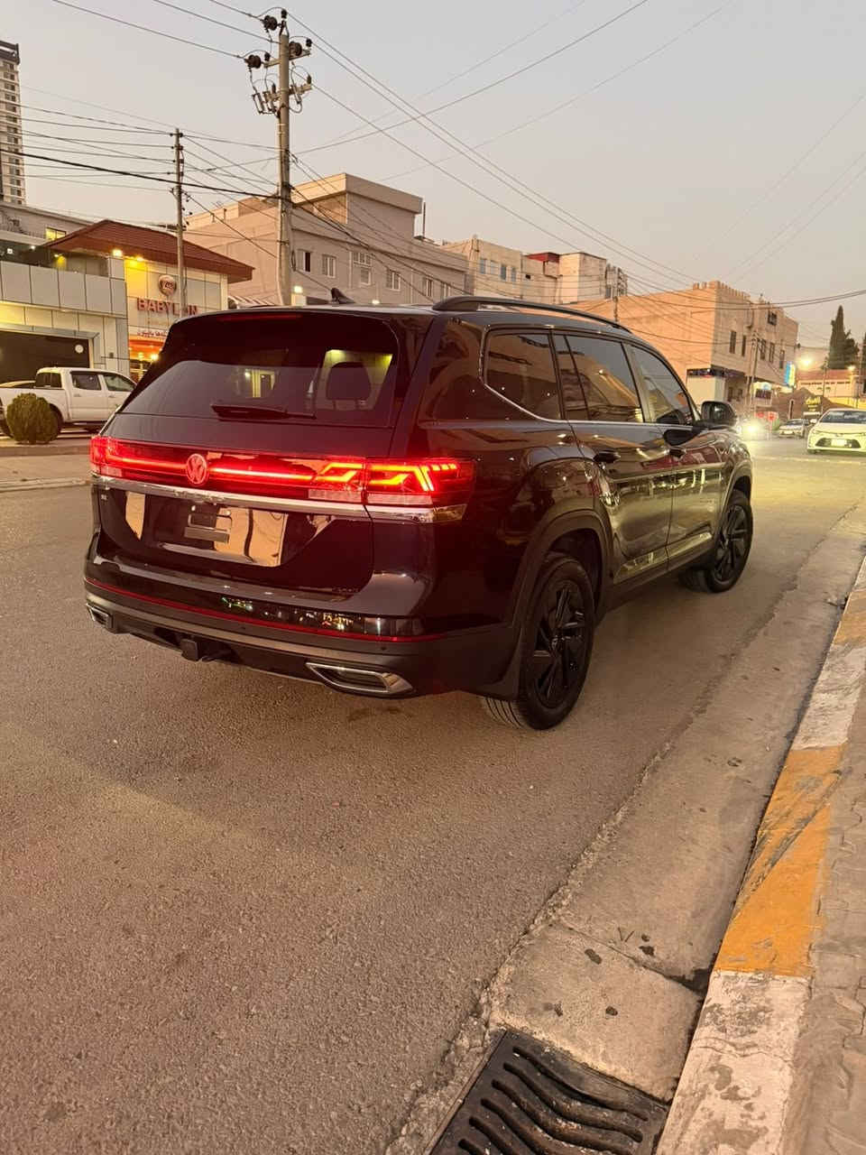 VW Atlas 2024 SE+ 
سياره بدون صبغ 
7راكب 
الشكل الجديد
8  الف مايل 
سياره بدون صبغ بدون تبديل 
فتل رادارات + حساسات
ويل 20  اسود بلادي
رقم الشاصي موجود بالصور 
يصمة 4 أبواب
بصمة تشغيل 
محرك 2.0 تيربو 
كافة تحكمات السيارة لمس تشغيل عن بعد
شفتات ستيرن 
‏‎صندوق شفط كهربائي
وضعيات قيادة 5 ايكو وسبورت 
انارة داخلية .. ليدات .. تحت الرجل 
لايت لد متحرك عدسات تتحرك مع ستيرن .. بك لايت لد 
‏‎رادار أمامي (تحديد مسار)
‏‎رادار جانبي (نقاط عمياء)
‏‎رادار خلفي (تحذير من الاصطدام)
‏‎تبريد مركزي لمس
‏‎كشنات جلد / كشن تدفئة / تبريد 
‏‎كشن كهرباء
‏‎دشبول ديجيتال
‏‎هاند بريك بصمة
كير بصمة 
‏Android Auto 
‏Apple Car Play 
‏‎مانع انزلاق+ABS
‏‎شاشة كبيرة لمس
‏‎حساسات خلفية .. امامية . جانبية 
‏‎تحكمات استيرن .. ستيرن تدفئة 
‏‎اوتو ستارت Auto start 
‏‎اوتو ستوب Auto Stop 
‏‎منافذ type C 
رقم كاتي وتترقم شمالي 
مكان السياره دهوك
سعر جدا مناسب
للاستفسار 
***********
*********** دهوك, العراق
