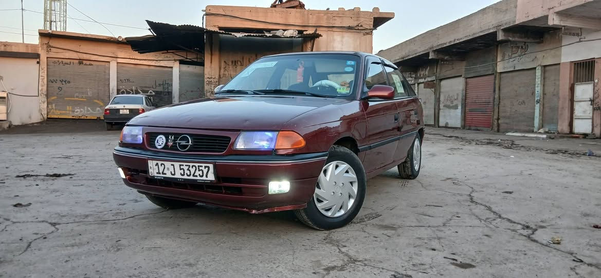 السلام عليكم سياره اوبل استرة موديل 1992
حجم المحرك 18
رقم نينوى دولي هزه جديدة شرط التحويل 
محرك نظيف كير شرط وايرمنية شغاله لايتات جديدة بكلايتات جديدة طخم جديد تواير جديدة تنتا سلايت مسجل اربع سماعات افانتي داخل جديد مصلح دواير ودوسات فقط الباقي وضع شركه 
السعر 38 وبيها مجال 
الموصل الجانب الايمن 
***********
***********
