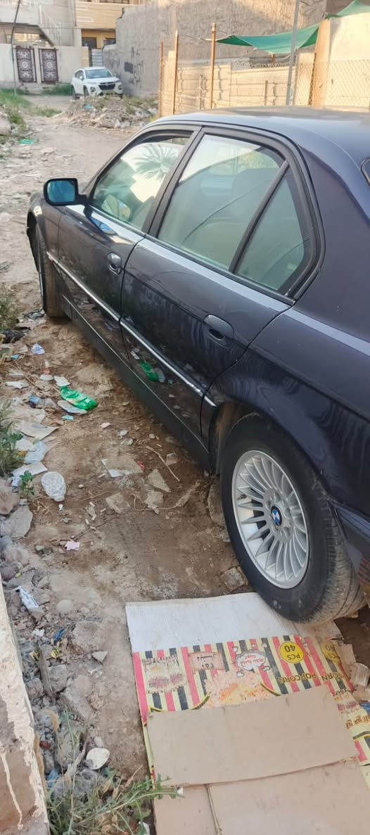 سلام عليكم
بي ام
موديل 95
محرك 8 سلندر
كهربائيات بلاد بشرط 
محرك وكير بلاد بشرط 
صدر جديد 
وتخم تاير جديد
مصبوغه عام للجماليه
سياره نضيفه وحلوه
غرفتها نضيفه
بدون حادث
بدون ضربه
رقم بغداد الجديد تحويل ثاني يوم 
رايدها ب60 وبيها مجال
مكاني بغداد
***********
