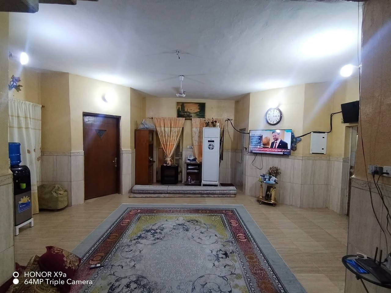 منزل للبيع في حي الخضراء – المربع الأول
​فرصة ممتازة لتملك منزل بموقع حيوي وقريب من جميع الخدمات الأساسية.
​الموقع: حي الخضراء / المربع الأول / فرع صمون الأنوار (البيت المجاور للركن من جهة المدرسة).
​المساحة: 200 متر مربع.
​الخدمات المجاورة:
​مدارس متوفرة (ابتدائية ومتوسطة – بنين وبنات).
​مركز صحي قريب.
​السعر: 260 مليون دينار (قابل للتفاوض البسيط).
​للتواصل والاستفسار واتساب ***********

نص مكتوب في الصور:
- HONOR X9a
- 64MP Triple Camera
- AI HONOR X9a