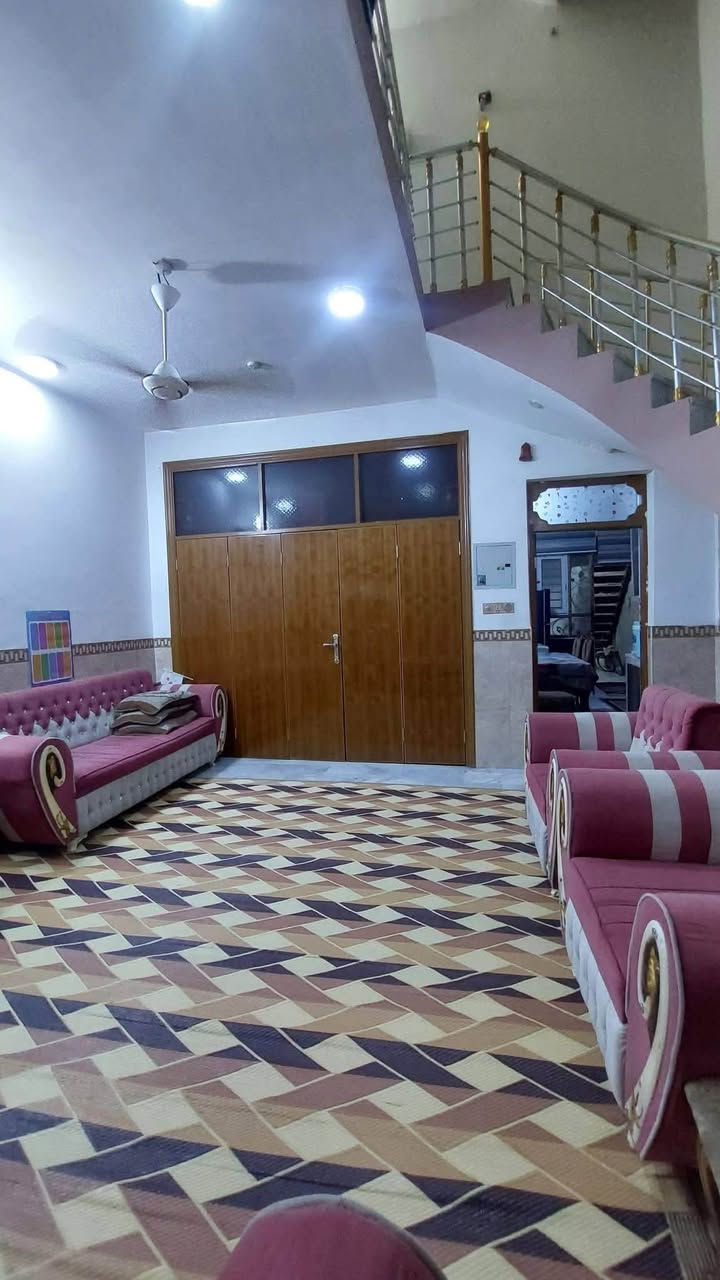 دار للبيع 143 متر حي ميسان قطاع 15 طابو صرف

بناء درجة إولى مسلح (جناي ) عرض الشارع 10

طابقين 

الطابق الأول / غرفة وصالة وأستقبال ومطبخ وصحيات داخلية وخارجية
الطابق الثاني / 3 غرف نوم وصالة

السعر 230 مع المجال. ....D

للأستفسار ***********  مكتب القلعة للعقارات
