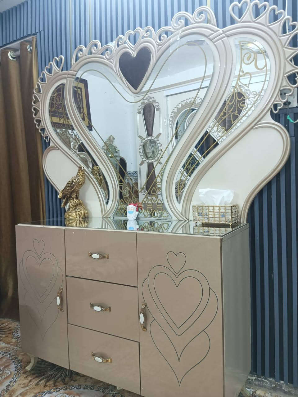 مكلف بالنشر غرفه تركي نظيفه كلش بدون ضرر الي يريد يزوج هم تناسبه  السعر 750وبيه مجال قليل مكان حله قرب جسر الثوره م ***********

