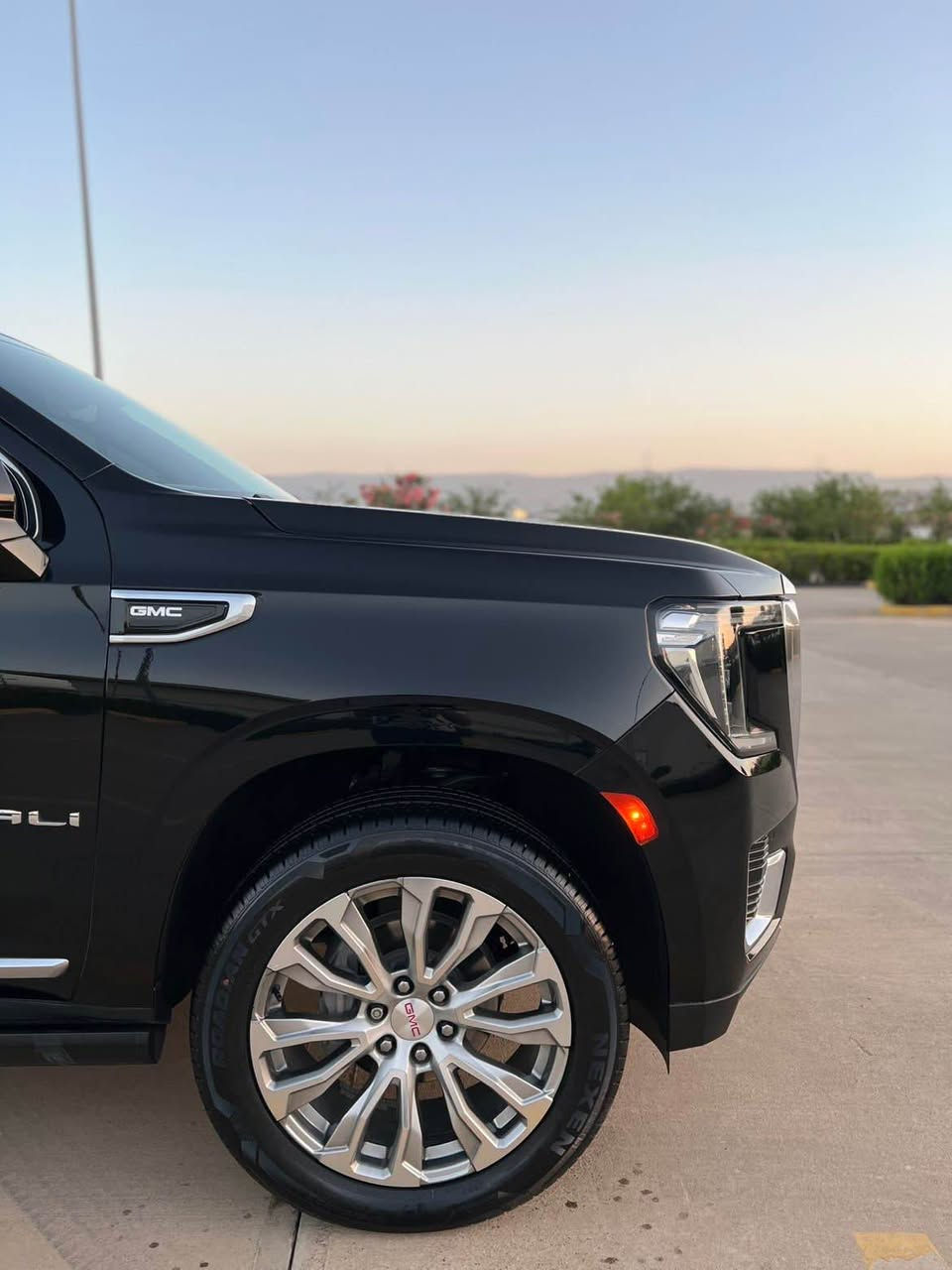 سلام عليكم 
GMC DENALI 
جيمسى دينه لى 
موديل ٢٠٢٢ 
مواسه فات فول فول 
داخل قهوائي 
بانوراما 
كاميرا ٣٦٠ 
داتاشو 
دوسه كهربا 
رادار 
سفر شركه المجره 
زمان شريكه 
ماشيه٧٠,٠٠٠ كم حقيقى 
كير محرك بشرت ما مفتوخ برغو ما متوح 
سياره مكفول كفاله عامه دعاميه بشرت 
تحويل غرامه وكاله بشرت مباشر 
عنوان سليمانيه 
*********** السليمانية, العراق
