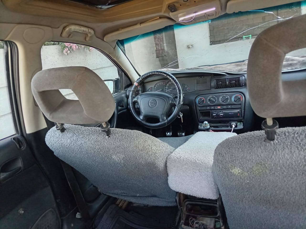 من رخصة الادمن 
اوبل اوميكا بزون للبيع  موديل 94
رقم عريض سليمانية سنوية لغاية 28
سيارة تبريد فول  گير محرك اكسل بشرط محرك قبغ اسود المرغوب بلادي جحم 20.
السعر 34 مع مجال بسيط
مكان السيارة كلار
***********

