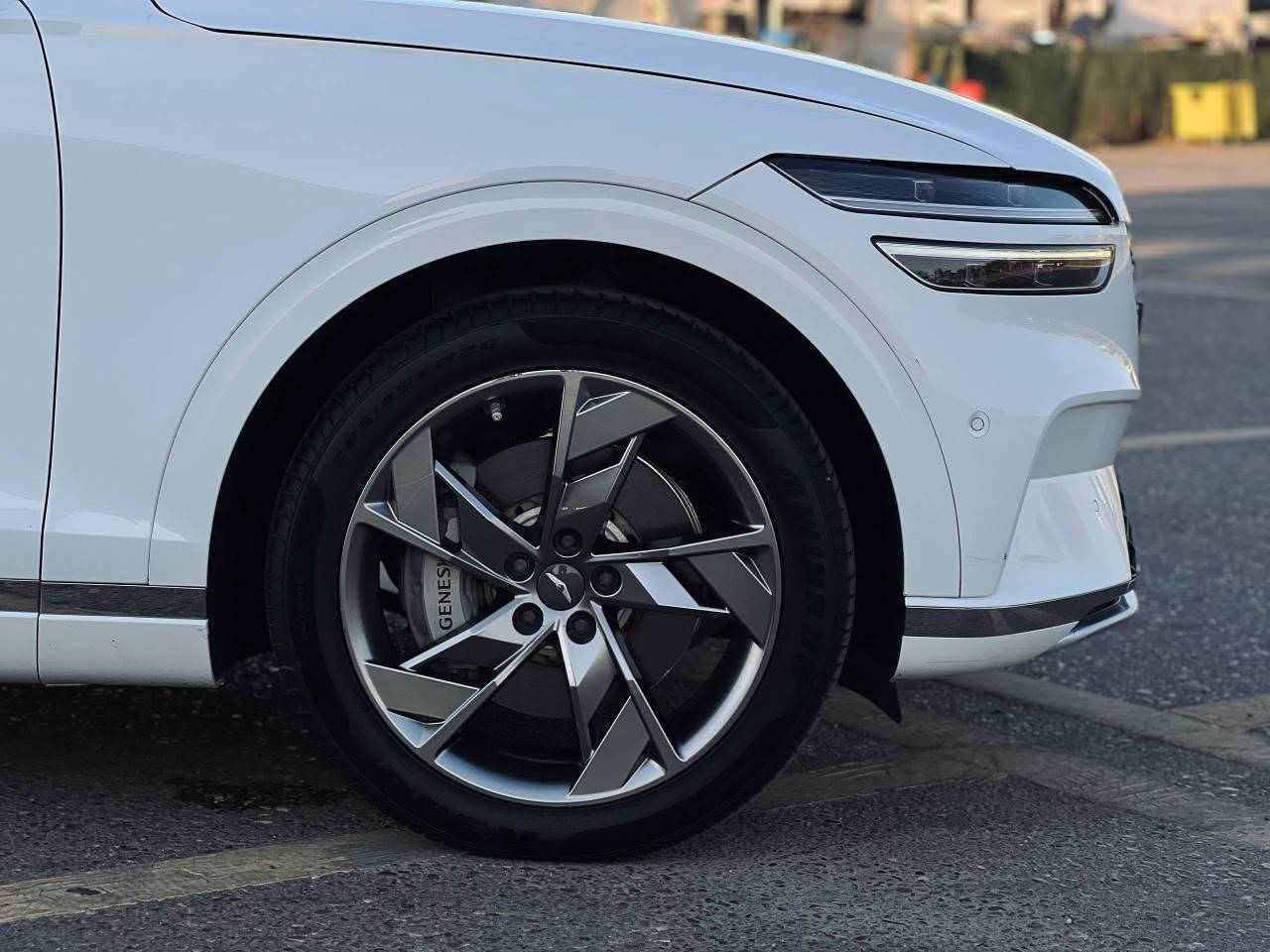 2024 Genesis GV70, Advanced
جنسز موديل 2024. GV70  
كهرباء بالكامل يعني كل هالفخامة و تفتر بيها 
طول السنة ببلاش
الفخامة و العزل و المواصفات والقوة 
صاروخ ميتقارن ب اي سيارة 8 سلندر
شحن كهرباء تمشيك 500 كيلو

 
دفع رباعي محركات اثنين
480 حصان
من الصفر ل 100 خلال 3 ثواني

حادث خفيف جداً 
ماشية 43الف  فقط
بدون شاصي بدون دواخل بدون ايرباك

الجام كله دبل امامي و خلفي عزلها رهيب

فول فول للاخير من البانوراما 
لمساج الكشنات للكامرات 360 

تمشي بالريمونت وكل المواصفات الباقيه موجوده
للبيع فقط اعتذر عن المراوس
السعر 295 ورقة وبيها مجال

رقم الشاصي 
5NMMCET14RH001224

***********
*********** بغداد, العراق
