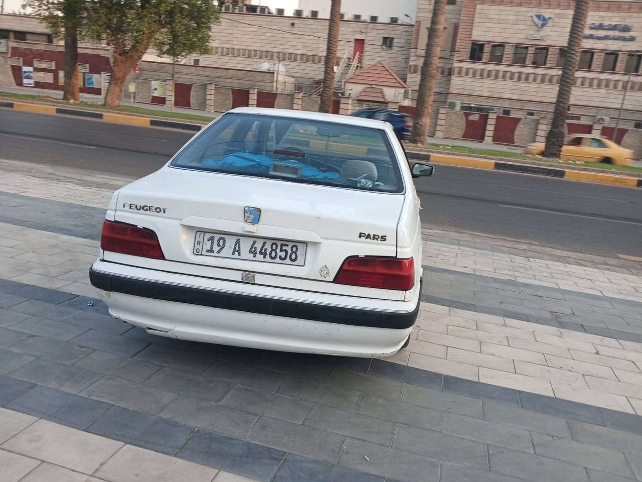 🚘 للبيع بيجو بارس موديل 2015 🚘

✨ سيارة خير من الله، لا تنقيص ولا تبخير، وبحالة جيدة.

🔹 الموديل: 2015
🔹 رقم السيارة: كربلاء إنكليزي
🔹 الملكية: باسمي، والتحويل شرط أساسي.
🔹 القير: ممتاز ويعمل بصورة رائعة.
🔹 الكهربائيات: بحالة ممتازة، ولا يوجد فيها أي نقص.
🔹 الحادث: ضربة في الجهة المعاكسة للسائق،  (مبدّل).
🔹 البنيد: متضرر، والجام الأمامي مستبدل بجامة جديدة.
🔹 الهيكل: بيها بعض الخدوش البسيطة، وغير معمّرة حسب الحالة الظاهرة.
🔹 الغرفة الداخلية: بحالة جيدة.
🔹 التبريد: شغّال، لكن يفصل أحياناً ويعود للتبريد.

🚗 السيارة متاحة للفحص والمعاينة، وتجي وتشوفها بعينك، والرزق على الله.

📞 للاتصال والاستفسار:
***********

🌹 البيع ب٤٣ورقة وبيها مجال .
مكانها بغداد قرب العلاوي
