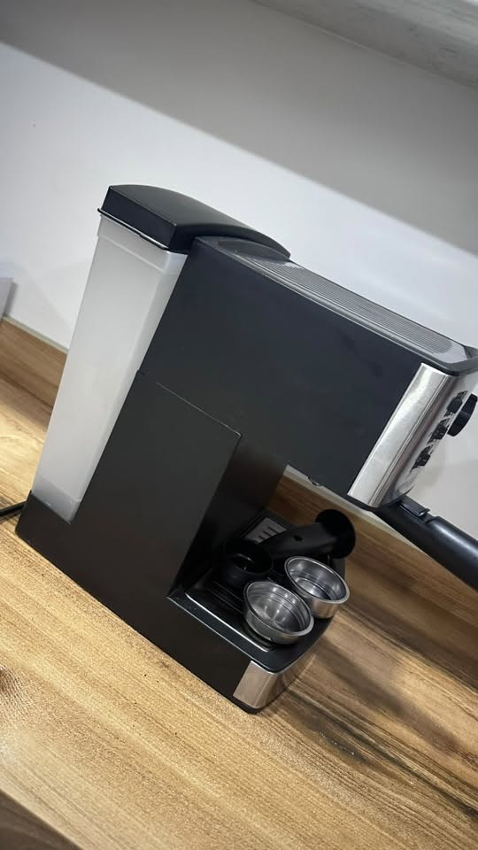 السلام عليكم
عندي espresso machine
اخذتها من التفاح الاخضر نظيفه استعمال شخصي بس اني اشرب بيها🥰 تفيد للي توه يريد يستعمل من هذه الاجهزه.. 
هذا الجهاز مو مال كبسولات 
بل قهوه مطحونه اسبريسو 
اريدها ب ٧٠
سبب البيع اريد اشتري بعد احدث منها 💙
مكاني بغداد الكرخ
الي يريدها ***********
