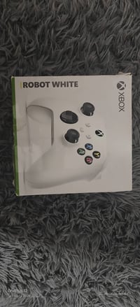 يده Xbox series جديده و غير مستعمله سعر 50 و بي مجال  07804118397