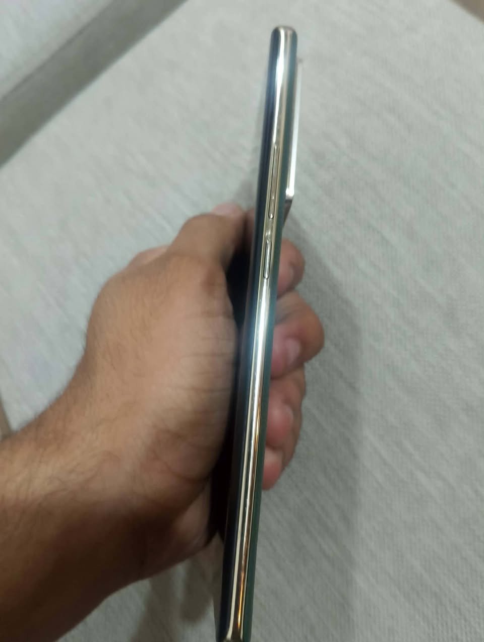 lnfinix Note 40 Pro 4G
ذاكره. 256
 رام 12 
شاشة 120 هرتز جهاز فول مواصفات حيل نضيف. 
شرط مامفتوح 
***********
السعر 230 الف
