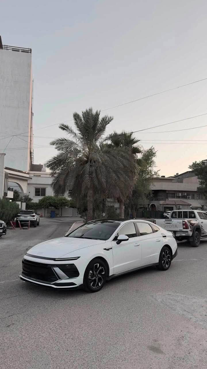 هيونداي سوناتا 2024 2,5 GDI كفاله عامه عدا طخه صغيره اصبعين بل باب الي خلف السايق ومامصلحهه على وضعها ومتنشاف اله واحد يركز بيها اما باقي المواصفات ف معروفه السياره كير عصا مو تعليك بانوراما جنطه كهرباء اناره محيطيه والسياره نضيفه حيل وجديده ممشى السياره 29 الف وقابل للزياده بحيل الله سعرها - 225 - وبيه مجال حيل بسيط  الشراي والي اله نيه يتصل يرحم والديكم للتواصل متوفر واتساب وعلرصيد ***********
