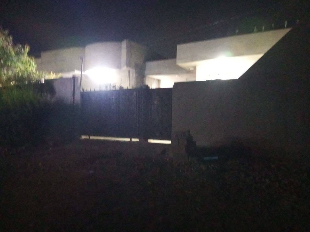 السلام عليكم
دار للبيع مساحه ٢٠٠م داخلو هيكل نقص سيراميك وجص... 

الموقع زراعي حي العسكري خلف صيدلية البيات وقرب جامع ام القرى...

 للاستفسار ☎️📞 ***********
