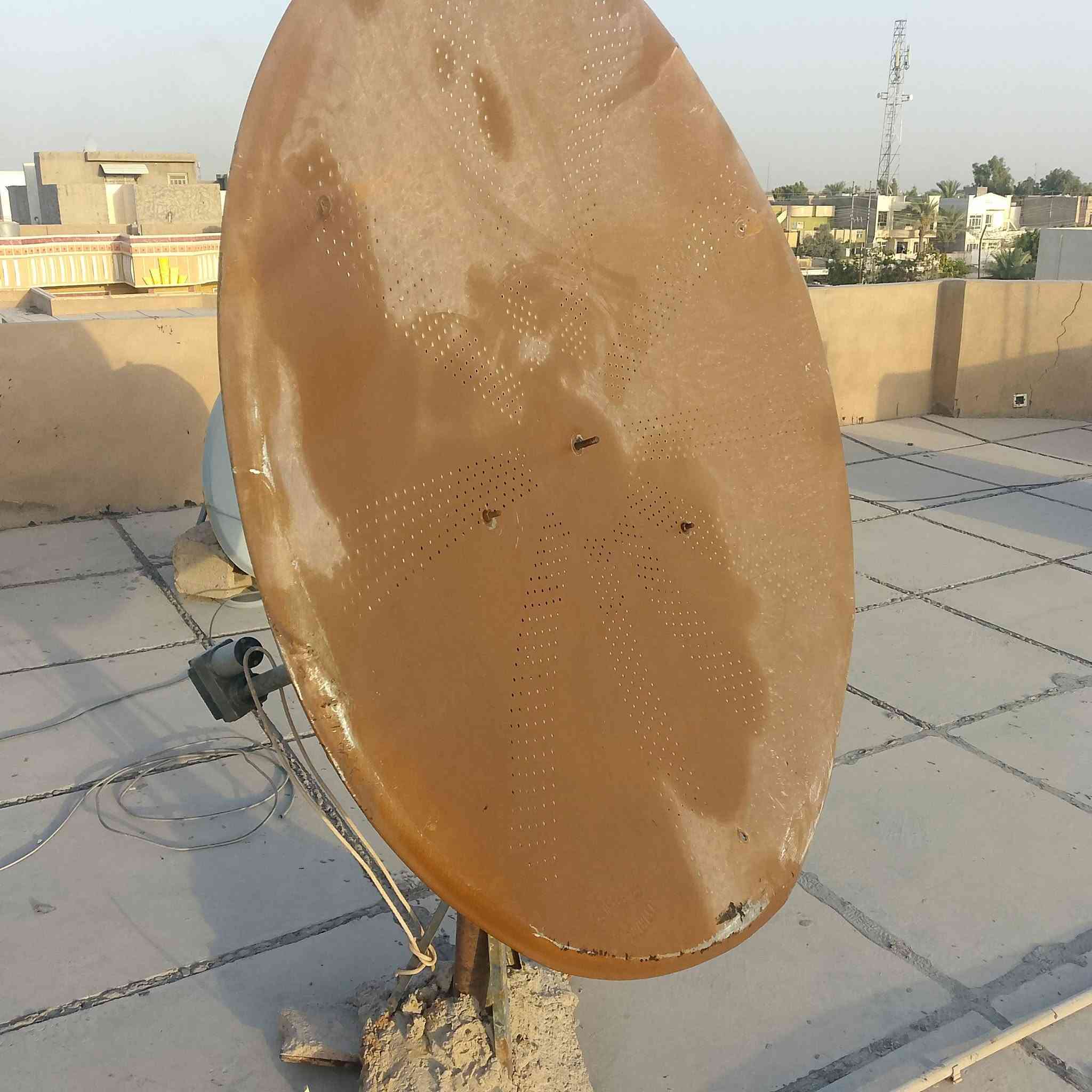 صحن كبير
طولة 180 سم 
عرض 140 سم
كامل هو والشياش والفيدر والواير
بس تشد اشاراته 100,
سعره 75 الف .
من النوادر 
***********
