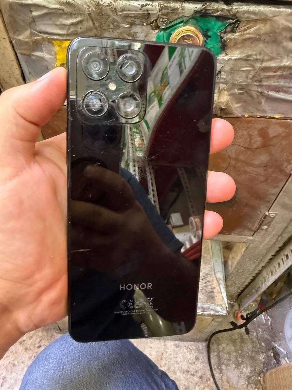 سلام عليكم  تليفون هونر x8 جهاز ريشه بلمس شاشته 90 هيرت بطاريه عملاقه بي بس هايه ضربه بلشاشه وما مئثره على لمس مال العاب وتصفه فول ذاكره128 بدون غراض ب125 عنواني حي الامين ***********
