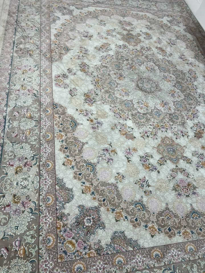 فەرشی ١٢٠٠شانەی گوڵەبەرجەستە قیاسی سێ بەچوارە بۆ ژورێکی ٤بە٦ ئەبێ یەکجار شۆراوە تراکمی ٣٦٠٠بۆ فرۆشتن بۆنرخ ***********
