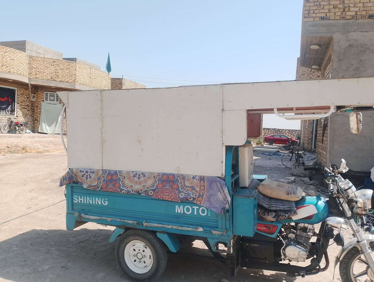 سلام عليكم عندي محجر لبيع كامل ***********
