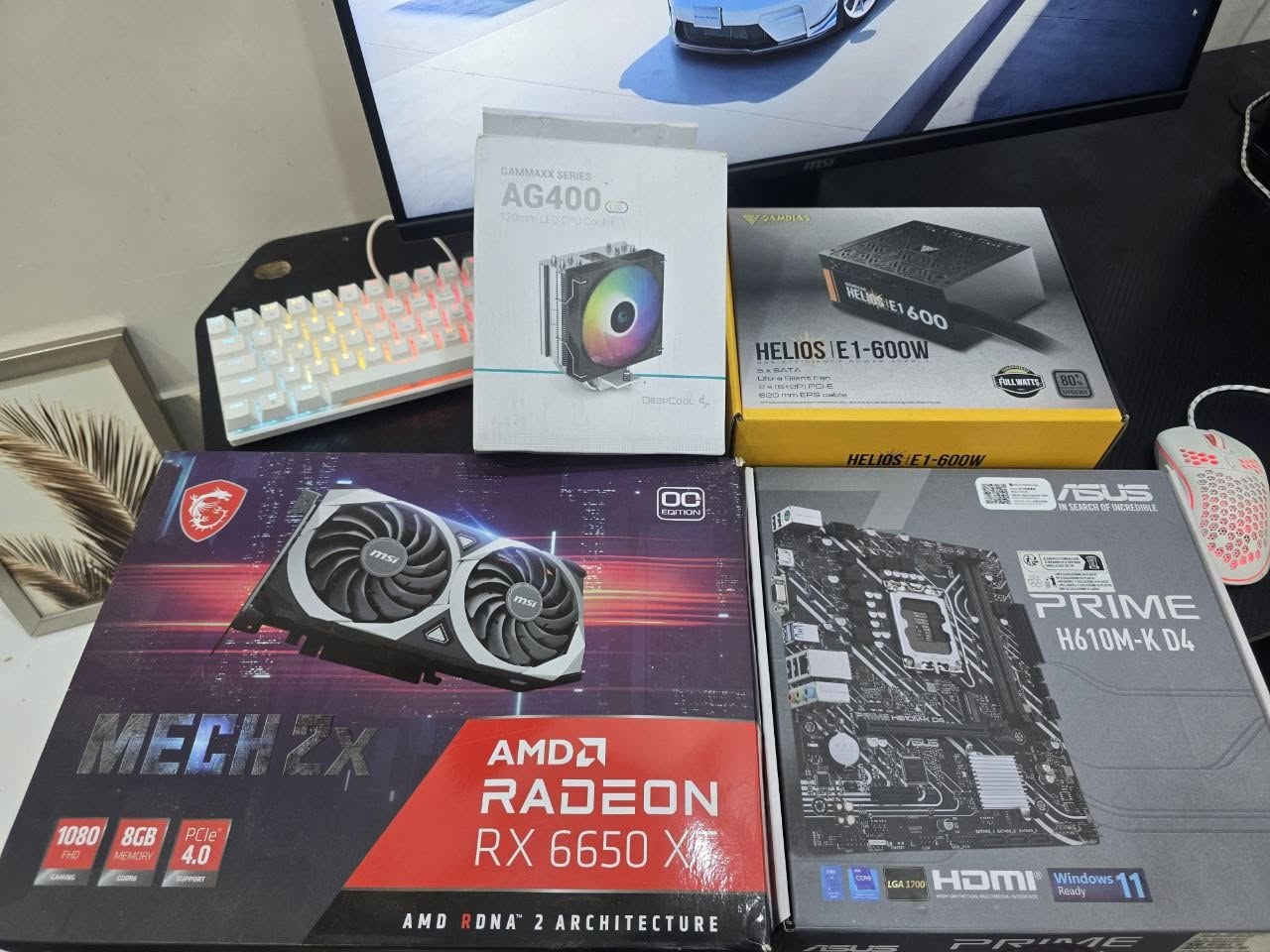 السلام عليكم للبيع كيس مع المونيتر
المعالج (CPU): Intel Core i5-12400F
مبرد المعالج (CPU Cooler): DeepCool AG400 (مع إضاءة RGB)
كرت الشاشة (GPU): MSI AMD Radeon RX 6650 XT MECH 2X (بجم: 8GB GDDR6)
اللوحة الأم (Motherboard): ASUS PRIME H610M-K D4
الذاكرة العشوائية (RAM): T-Force Delta RGB بسعة 16GB (2x8GB) DDR4 وبتردد 3600MHz
التخزين (Storage): 512GB M.2 NVMe SSD
مزود الطاقة (Power Supply): GAMDIAS HELIOS E1-600W (بقدرة 600 واط)
*كل القطع مع الكرتون ما عدا الكيس استعمال خفيف تقريبا بس 5 اشهر
الحرارة بدون اللعب 33 وي اللعب المطول توصل بين 60 وال70 تقريبا كل الالعاب الي شعلتهم ينطن 2k فوك ال80 فريم
الي جربتهم
_gta5
_ghost of Tsushima
_red dead r2 اعطتني تقريبا 60 الى 70 فريم على 2K من دون تقنيات
_BATTLE FILD V AND 1
+الشاشة الي هي MSI MAG 275QF
حجم الشاشة: 27 بوصة (27 Inch)
الدقة: 2K QHD (2560 × 1440)
معدل التحديث: 200Hz (هرتز)
وقت الاستجابة: 0.5ms (GtG)
نوع اللوحة (Panel): Rapid IPS (ألوان دقيقة وزوايا رؤية واسعة مع سرعة عالية
دعم تقنية HDR Ready
تغطية ألوان واسعة (101% sRGB)
Adaptive-Sync / FreeSync
Night Vision
Less Blue Light & Anti-Flicker
المنافذ: 2x HDMI 2.0 / 1x DisplayPort 1.4a / منفذ سماعات 3.5mm
مع العلم باقي للضمان الشاشة سنة و8 شهور
سعر : 1200 الف مع الشاشة
رقم : ***********
وانطيك وياها هدية ماوس وكيبورد وياها UPS 1500 AV
واذا تحب حتى الطاولة بسعر رمزي
