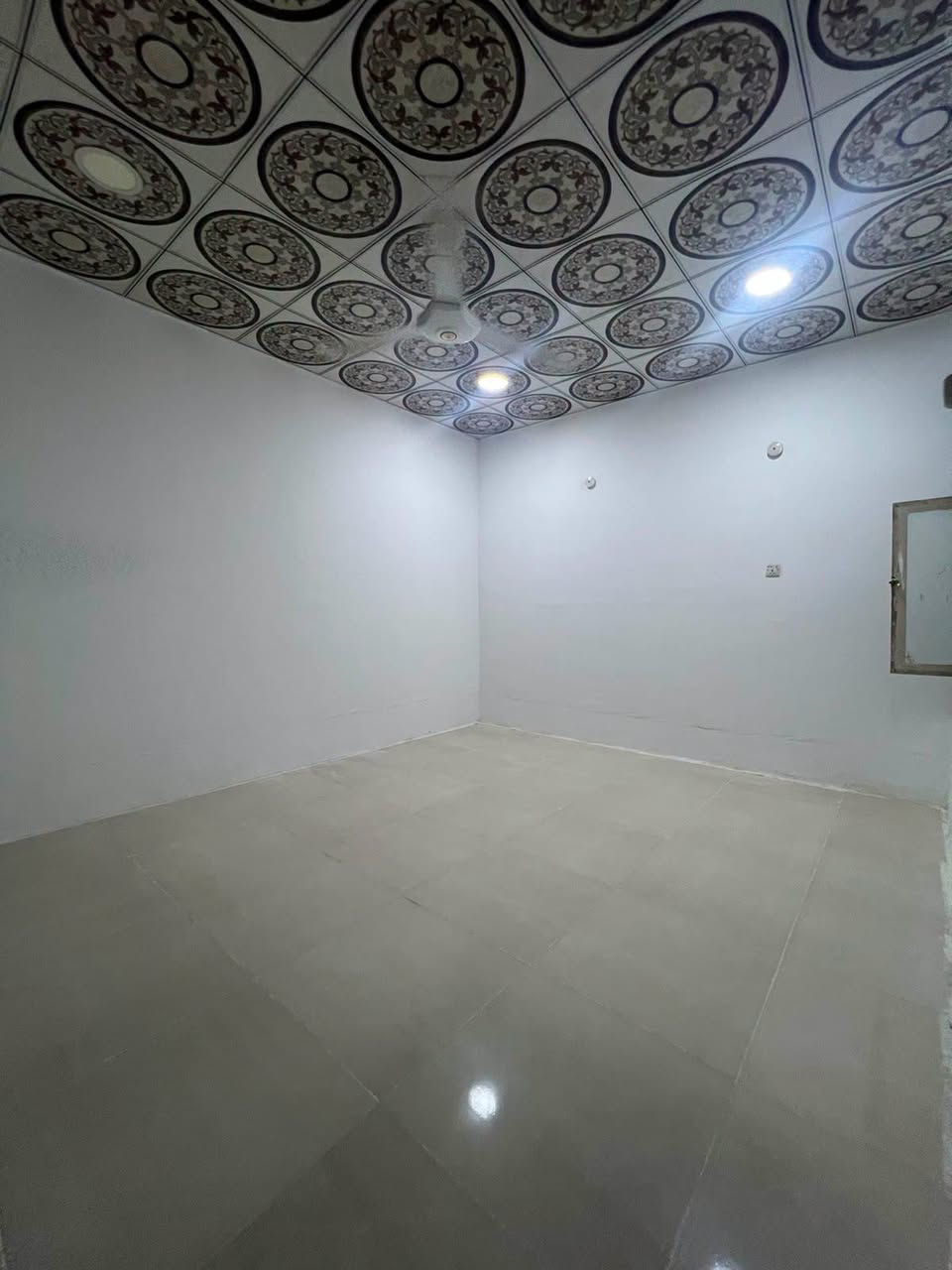 ياالله 

 بيع مستعجل بيع مستعجل 

يوجد لدينا بيت للبيع حي ميسان قطاع 35 خلف المستوصف والسوك والمدارس مساحه البيت 50, متر 
طابقين يحتوي على غرفه وصاله ومطبخ وصحيات والطابق الثاني يحتوي على غرفه وصاله وسطح 

لمعرفه السعر الاتصال وات ساب أو مراسله الصفحه 

للاستفسار والمعلومات الاتصال بنا ع الارقام التاليه 

***********

***********
