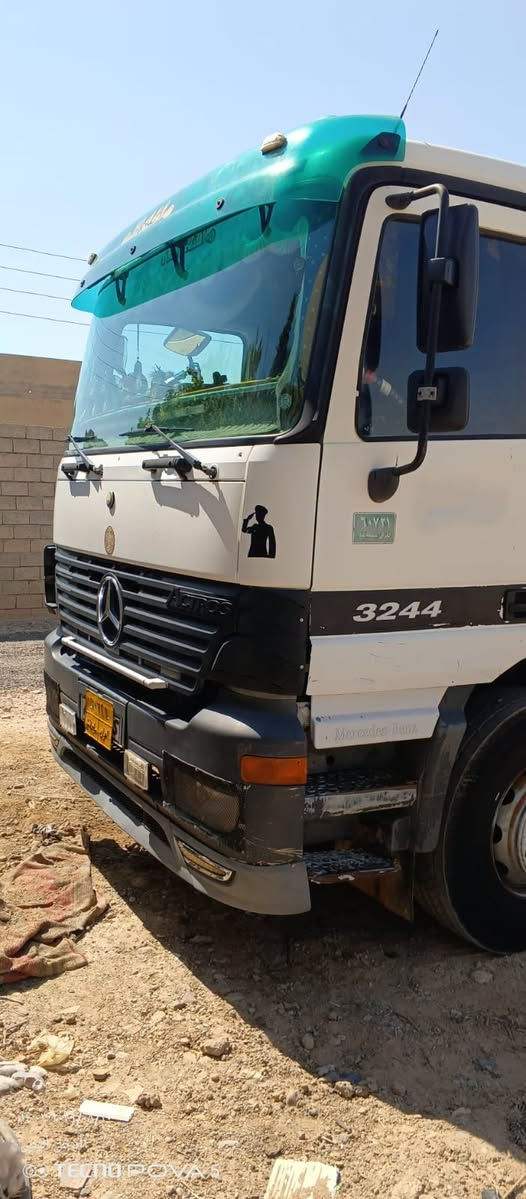 ACTROS 3244 
اكتروز عقرب 
موديل 2000
حجم 3244 
مجموعة نص جي اف 
رقم سليمانية 
جاهزة للعمل 
💰السعـر :اكتب تم ويوصلك برسالة✅  
وبيها مجال

***********
