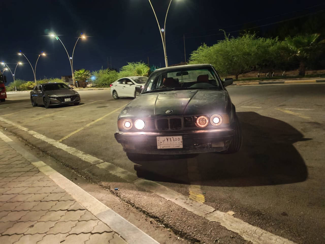 BMW 
موديل 1992 محرك بلاد رقم بصرة راعي موجود المكان البصرة الزبير سعر 35$
***********
