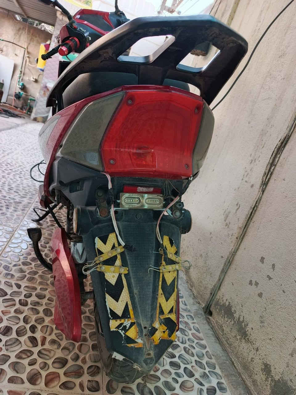 سكنس موطور شحن ٦بطاريات بي بك خلفي ٤سرع شغل كلشي كهربائيات شغالة كلها
السعر 475 وبي مجال 
***********
