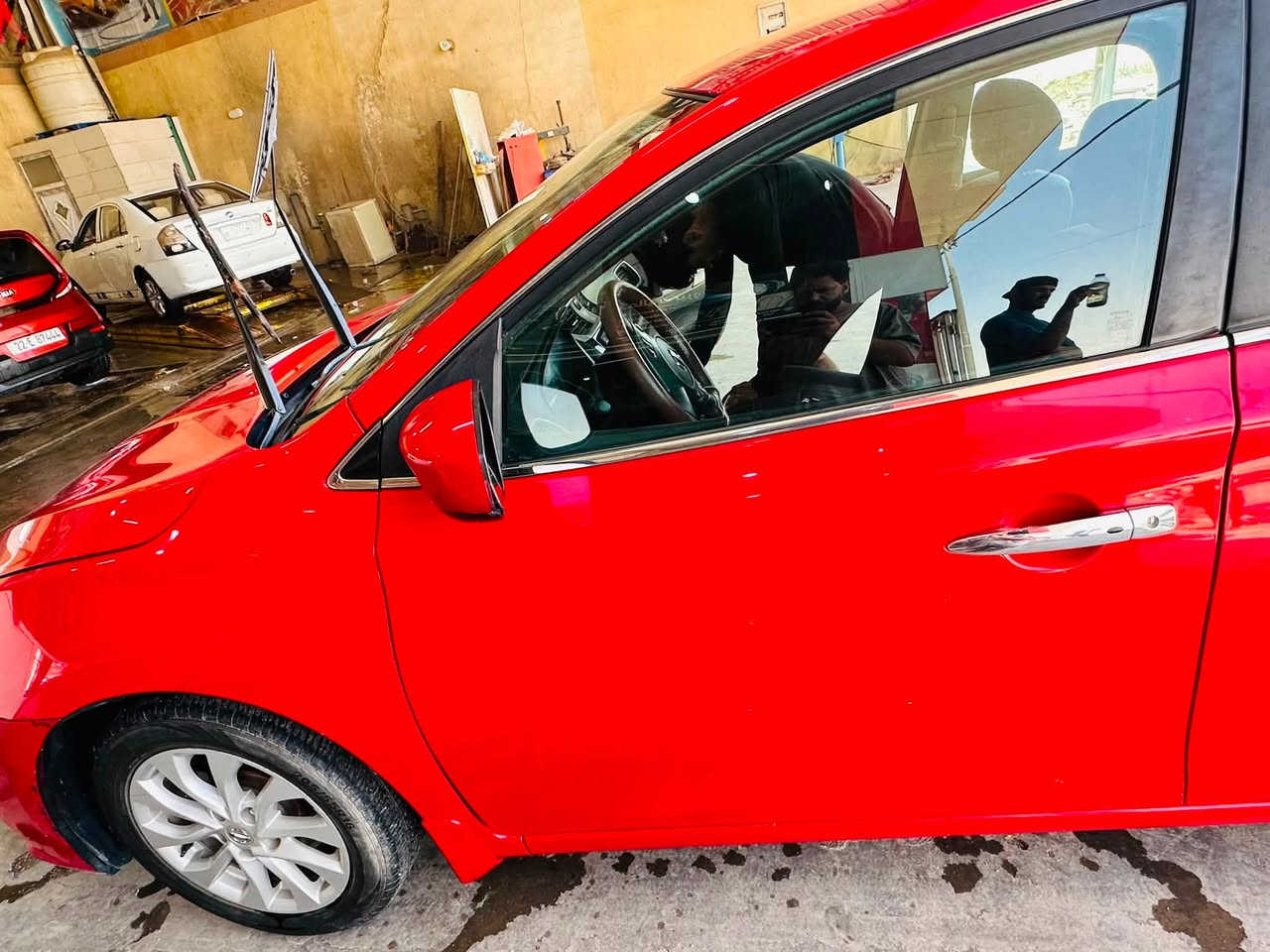 السلام عليكم…
نيسان سينترا 2019 للبيع مواصفات Sv السيارة نظيفة جداً حتى ارباك ماطاك بيها حادثها بنيد ومصلح نفسة الاصلي مامبدل  بامريكا واكو شوية بالدوسة جوة الباب موجودة بالصور كدامكم 

السيارة رقم قادسيه معوقين باقيلها شهرين وتفك انسويلك وكالة عامة وانت داور باسمك 
رايدها 95 وبيها مجال 
مكان تواجد السيارة بابل 
رقم الهاتف ***********
