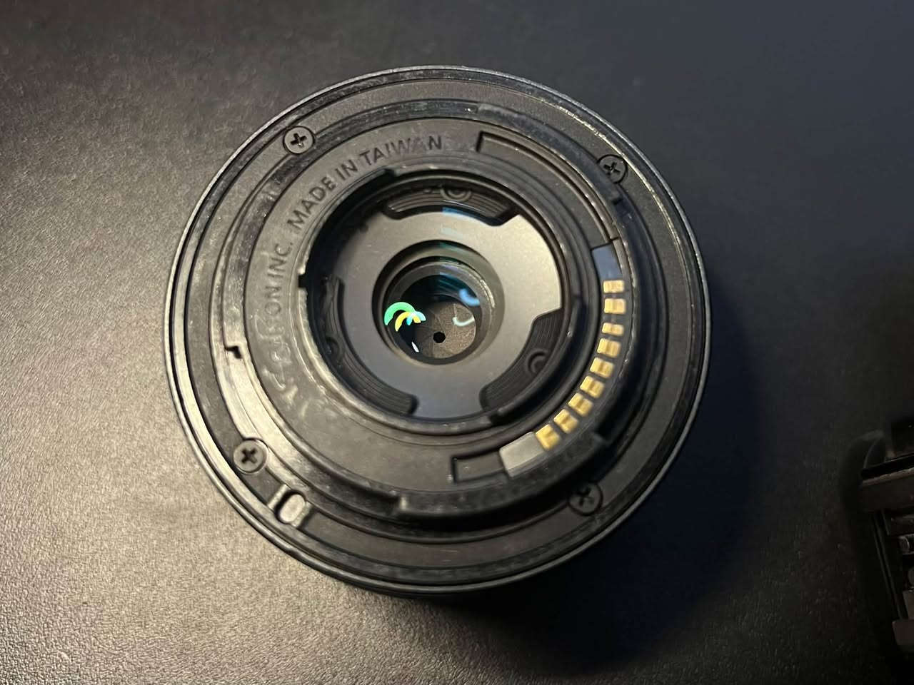📸 للبيع Canon EOS M50 Mark I

كاميرا Mirrorless بحالة ممتازة، مناسبة لتصوير السيارات، الإعلانات، البورتريه، صناعة المحتوى والسوشيال ميديا.

المواصفات:
✅ مستشعر APS-C بدقة 24.1 ميگابكسل
✅ تصوير فيديو 4K و Full HD
✅  نظام Dual Pixel Autofocus سريع ودقيق
✅ تصوير متواصل 10 صور بالثانية
✅ شاشة لمس متحركة 3 إنج
✅ ببها Wi-Fi + Bluetooth
✅ منظار إلكتروني EVF
✅ كاميرا خفيفة وسهلة للحمل والتصوير

📦 تأتي مع:
🔹 عدسة Canon الأصلية EF-M 15-45mm
🔋 3 بطاريات ثنين منهن جديدات k&f استخدام قليل
🔹 شاحنات ثنين
🔹ذاكرة 16gb

الربر مال كامرا شوية مشلوع بشكل بسيط و موضح بالصور و ميأثر عالتصوير

السعر: 510 الف و بيها مجال بسيط للشراي

و ايضا متوفر فلتر nd+cpl حجم 67mm
نظافة 100% اخو الجديد
مشتريه ب90 الف

سعر الفلتر: 65 الف قفل 

📍 الموقع: بغداد و متوفر توصيل
***********
