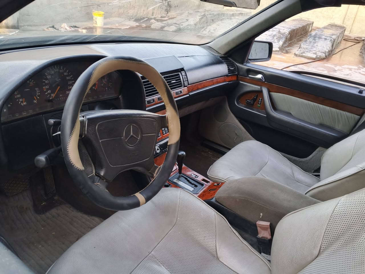 سلام عليكم مارسدس شبح موديل 92 باب طويل رقم بغداد مكينه توني شادها جديده سياره جاهزه كهربائيات كلها شغاله مكينه ففتي 3000 ام البطل المرغوبه شرط التحويل العنوان بغداد المعامل السعر 36 وبيها مجال ***********
