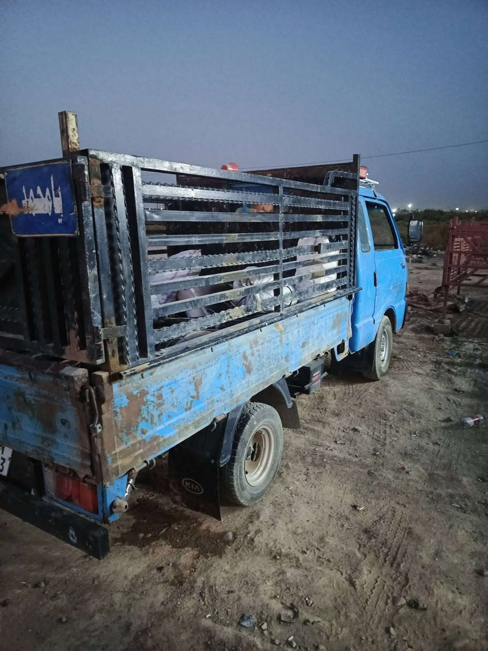 سلام عليكم كيه  حمل سته جنكال  للبيع مديل 93 رقم بغداد دولي مكينه وكير وكسن خير من الله كهربيات كله شقاله تخم تايير شاصي مكفول رقم شاصي واضح سعر 43 وبه مجال بصيط عنوان واسط الكوت مركز المدينة نتصال ***********
