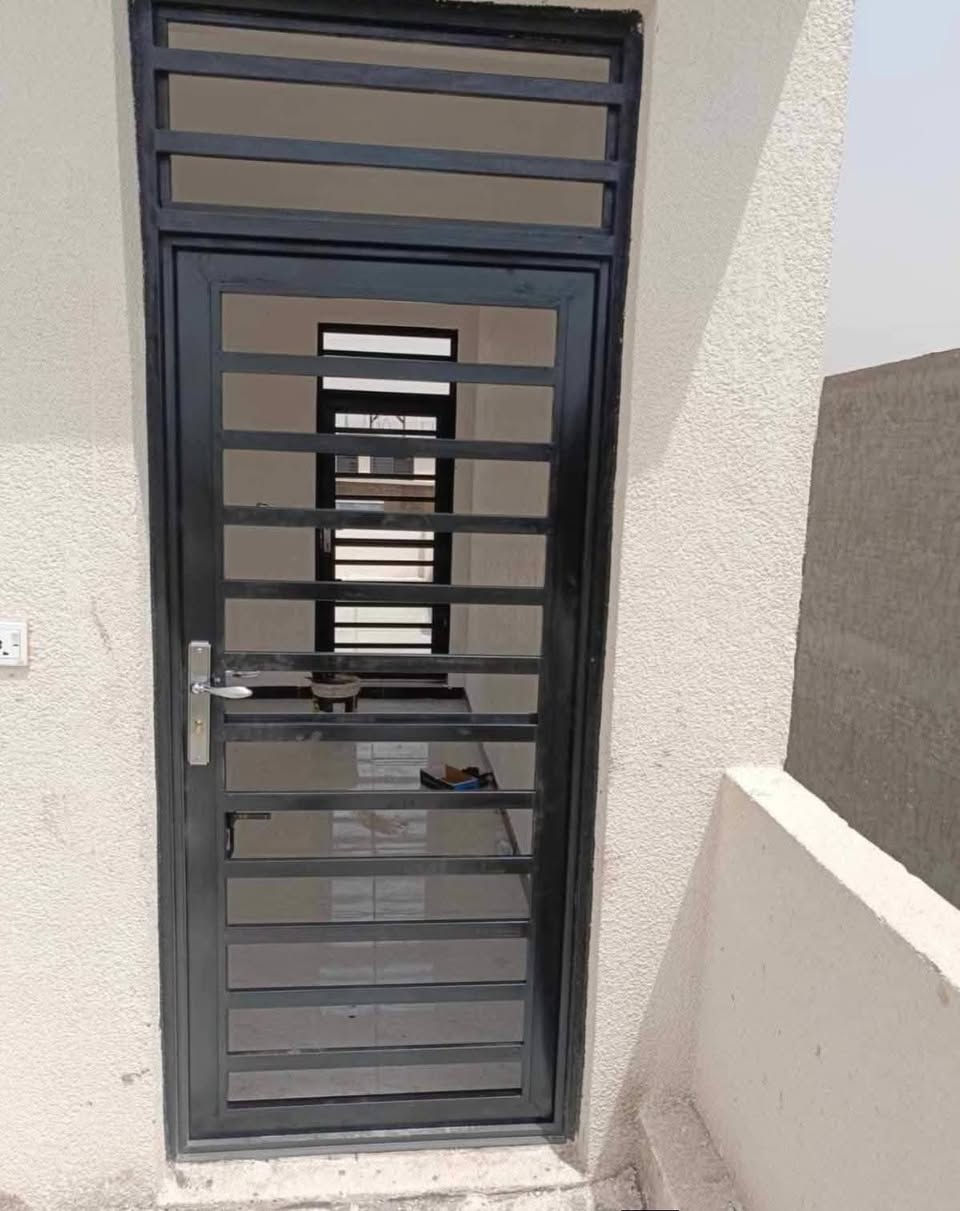 المتر الشباك على 35
الباب كليدور 175
الباب المطبغ 150
***********
احمد الهزاع اتصال
