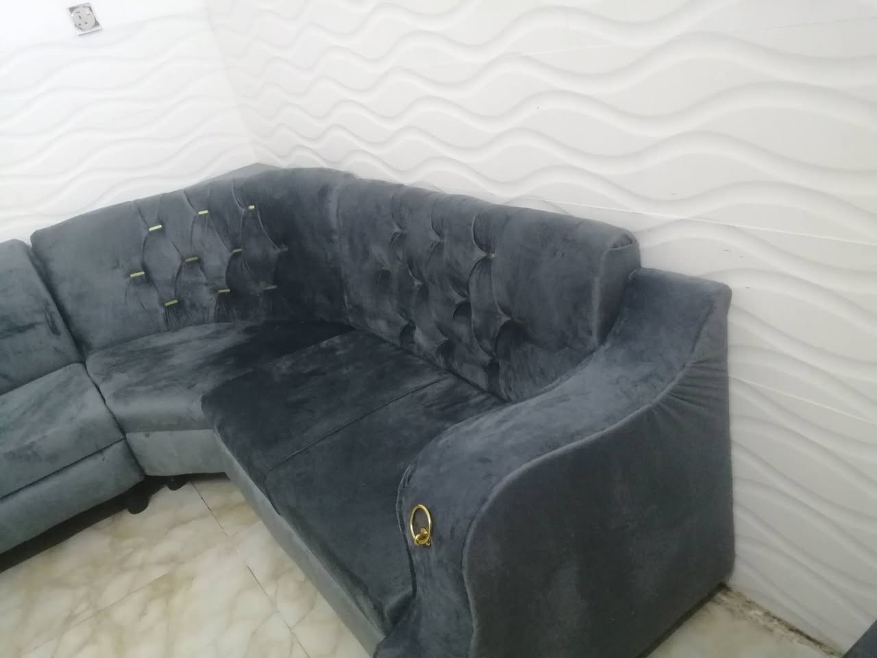 ديوان عراقي ثقيل 6 أمتار ونص زاويه وحده السعر ٢٥٠ بي مجال
