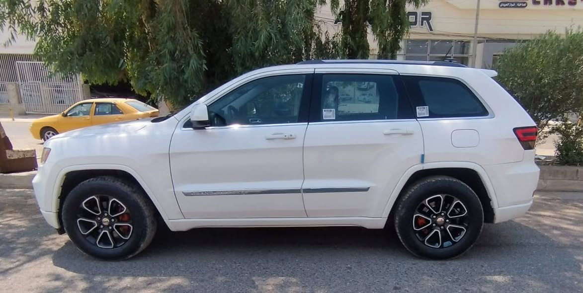 Jeep شيروكي 2011
باب سايق صبغ  بلا داخل كير مكينة تبريد شرط 
سيارة ماشية 130ميل
سعر 165اي استفسار اتصل على الارقام 
***********
***********
