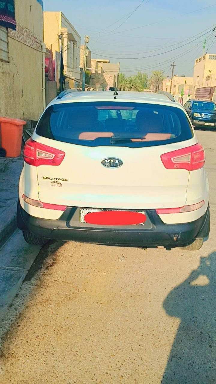 سبورتج خليجي ٢٠١١ بيه ضربه بالجاملغ خفيفيه بس انشك الجاملغ وبدلته والبنيد رشيته وي الجاملغ يعني قطعتين رقم بغداد بأسمي كير مكينه  ٢٠٠٠ دوش وتبريد مكفولات السياره مال بيت وماناقصه شي ماشيه ١٣١ الف كيلو السعر ب ١٣٢ وبيه مجال 
او مراوس بالانترا او فورتي موديل ١٩ وفوك خصوصي مكاني بغداد الشعله
*********** بغداد, العراق
