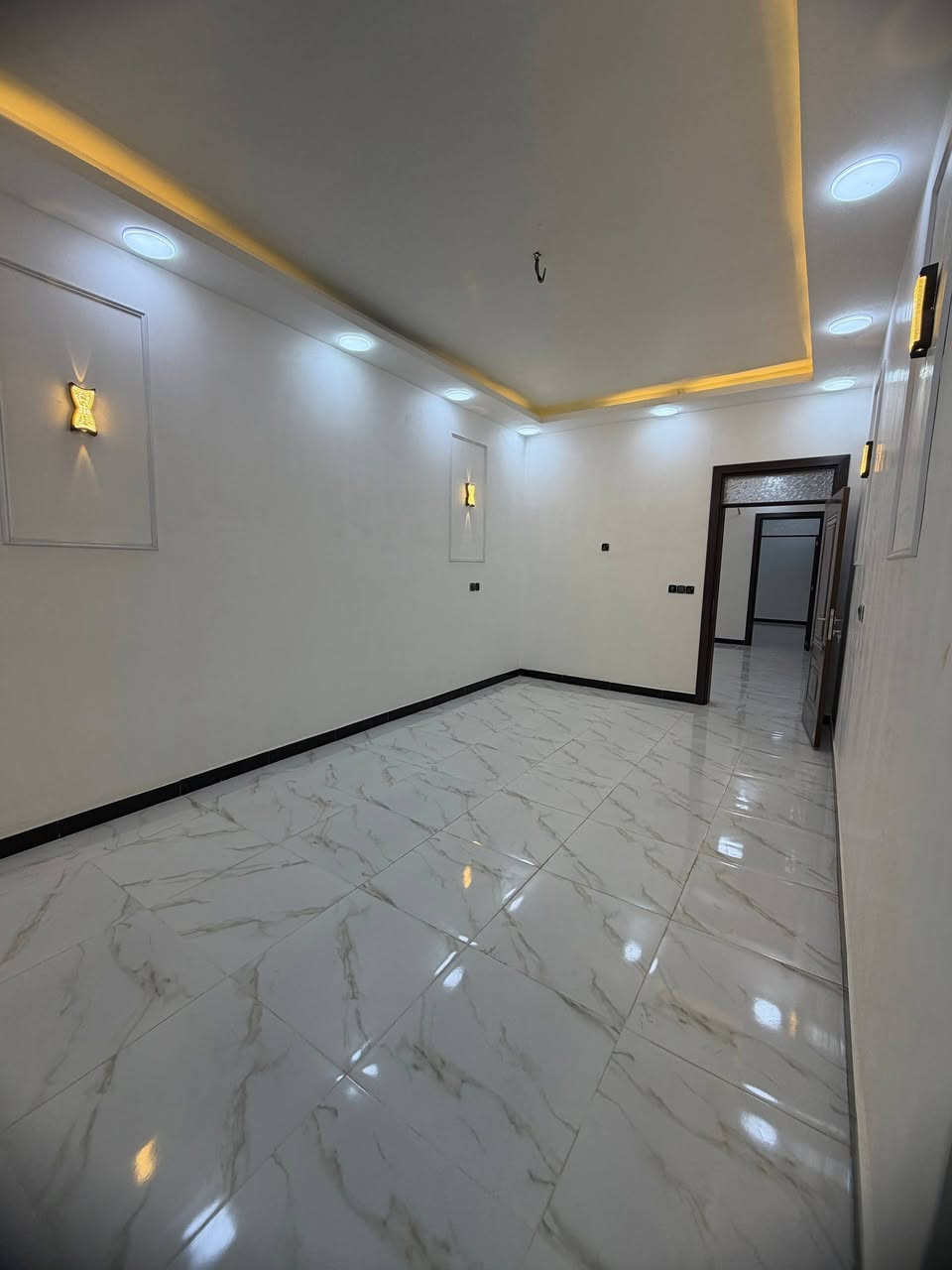 عرض كلش حلو مشتمل للبيع سامراء حي دوانم المعمل 140 متر زيرو طابقين 4 غرف نوم درجة اولى طاقة شمسية 23 امبير نهاري و 15 ليلي كلة سحوبات وبوسترات سطح فلانكوت ودبل تانكي هنا صدك تنسى الدنيا 😄
علق ب تم وسيصلك السعر فورا او الاتصال على *********** 
أو زورونا على مكتب المميز بالخضراء مجاور سبلاش وثلاجة البوجعاطة
