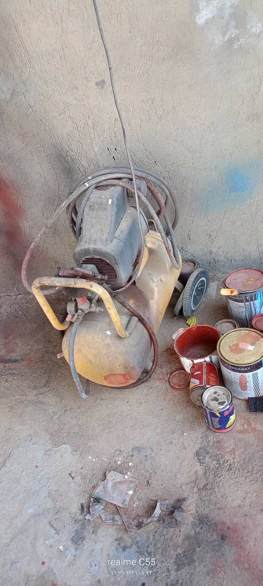 معدات حدادة مستخدمة نضيفهة جدا كتر ثريفيز 10 حصان مولد كامه 5كيفي ملف ملفوف جديد محرك مجفت جديد يشتغل سلف وهندر 
كمبريسر صبغ مامستخدم هواي 50لتر شركه تزاكا 
سقيفة 8/6
كرفان 3/4. للاستفسار تريد خاص اوعل رقم ***********
