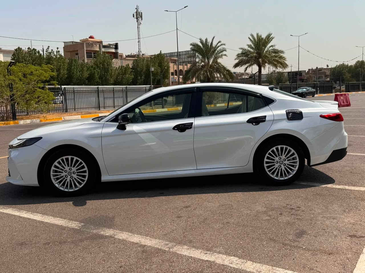 🚘 للبيع كامري 2025 SAS LE 🤍
✨ تويوتا كامري موديل 2025
بيها ضمان ٥سنوات
بيها صيانه مجانيه 
وبيها سنتين تبديل دهن وفلاتر عله شركت ساز
وارد SAS🇯🇵
🔹 فئة LE
🔹 محرك 2.5 لتر / 4 سلندر
🔹 قير أوتوماتيك 8 سرعات
🔹 دفع أمامي
🔹 شاشة + Apple CarPlay
🔹 كاميرا خلفية
🔹 حساسات أمامية وخلفية
🔹 تشغيل بصمة
🔹 دخول ذكي
🔹 مقاعد كهربائية
🔹 مكيف أوتوماتيك
🔹 إنارة LED
🔹 السيارة نظيفة جداً 
العداد 11
السياره مكفوله كفاله عامه بيها كم رصعه 
💠راداد امامي و راداد خلفي 
📌 للجادين فقط
💰 السعر:265$التواصل
📞 للاستفسار: خاص / اتصال***********
