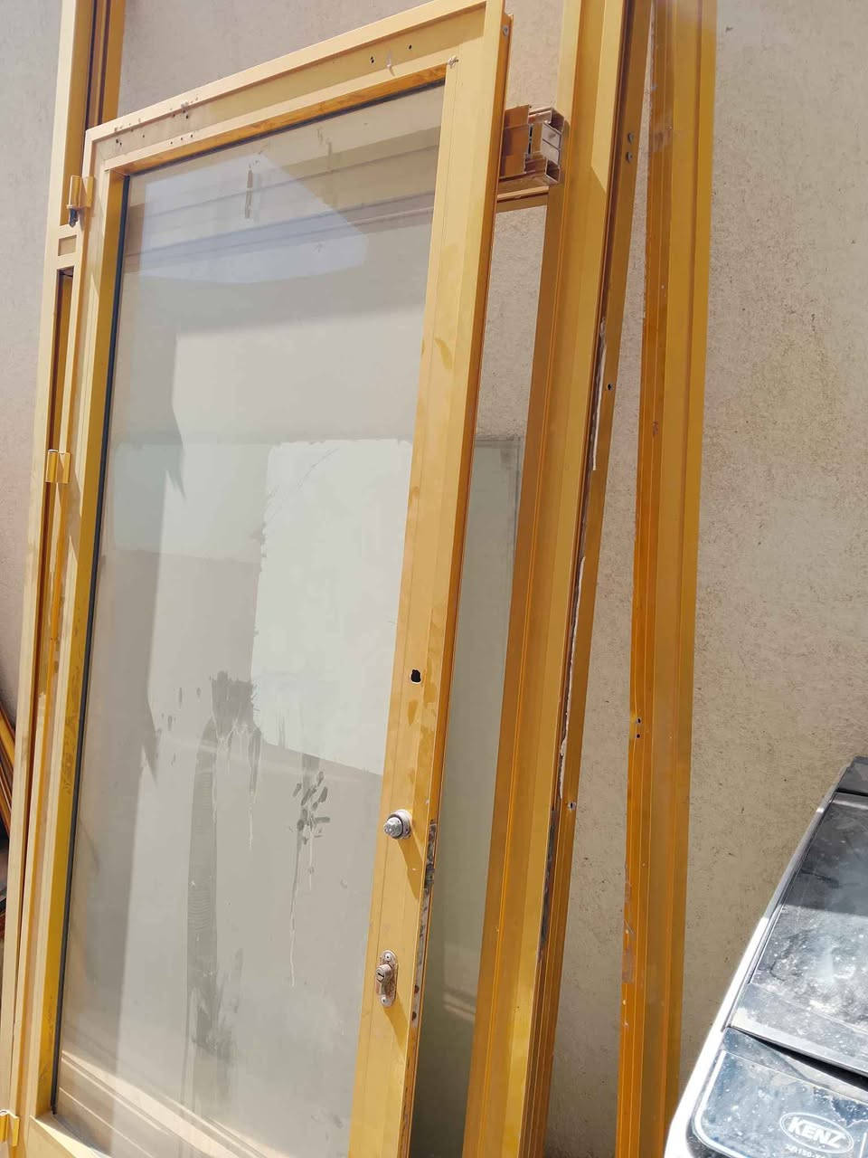 واجهية محل المنيوم نضيفه ماناقصها شي جيب وشد عرض ثلاث أمتار وطول أيضا ثلاث أمتار بعد انت بكيفك تريد زغرها حسب قياساتكحتى جامها وياها العنوان الجزيره الفيروزيه شارع 16 تلفون *********** البصرة, العراق
