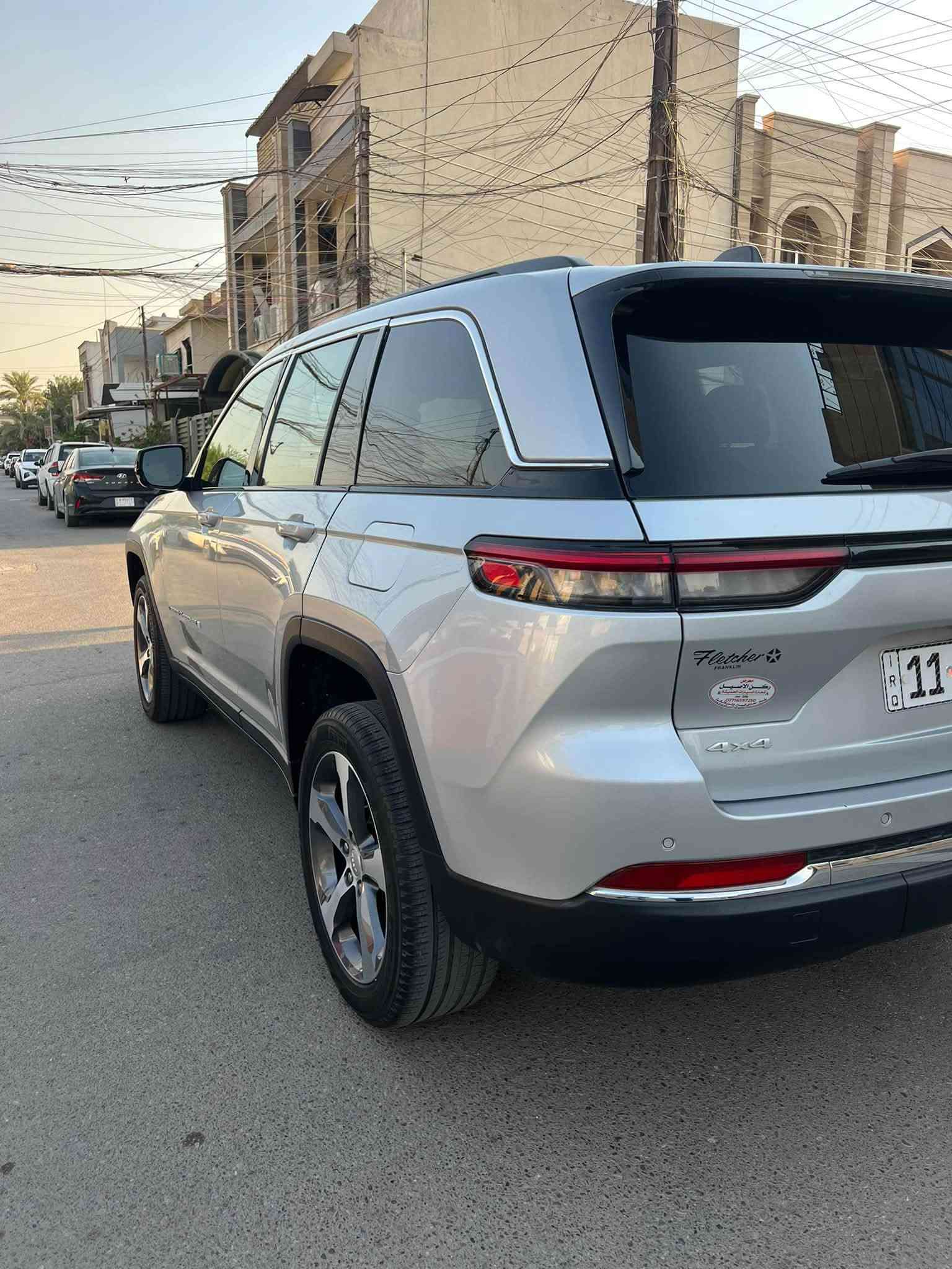 جيب ليمتد jeep limited
موديل ٢٠٢٤
فول ١/١ 
عدة فتحة سقف
ماشيه 5الف  زيرو 
المواصفات :
* رادار امامي مع مانع تصادم . 
* تحذير الخروج عن المسار . 
* تحذير النقطة عمياء  .
* نظام تحذير عند التقاطعات. 
* شاحن موبايل وايرلس.
* 
* كاميرا خلفية. 
*شاشة كبيرة 10.1 أنج
* المصابيح الأمامية زنون .

* دخول ذكي. 
* تشغيل عن بعد .
* الصندوق الخلفيي كهربائي .
كراسي كهرباء
 
* المقاعد الأمامية تدفئة .
* حساسات خلفية . 
*
* تبريد خلفي . 
* تدفئة مقود القيادة . 
* مانع تصادم خلفي .
تخم تاير جديد
صدر جديد
كير مكينة كفالة
حادث سيارة جاملغ وبنيد  (قطعتين صبغ ) باقي كفالة وعلى فحص
بداية الشاصي  جهة السايق فقط 

رقم بغداد جديد  وبسمي
مكان السيارة  بغداد /السيدية

***********
