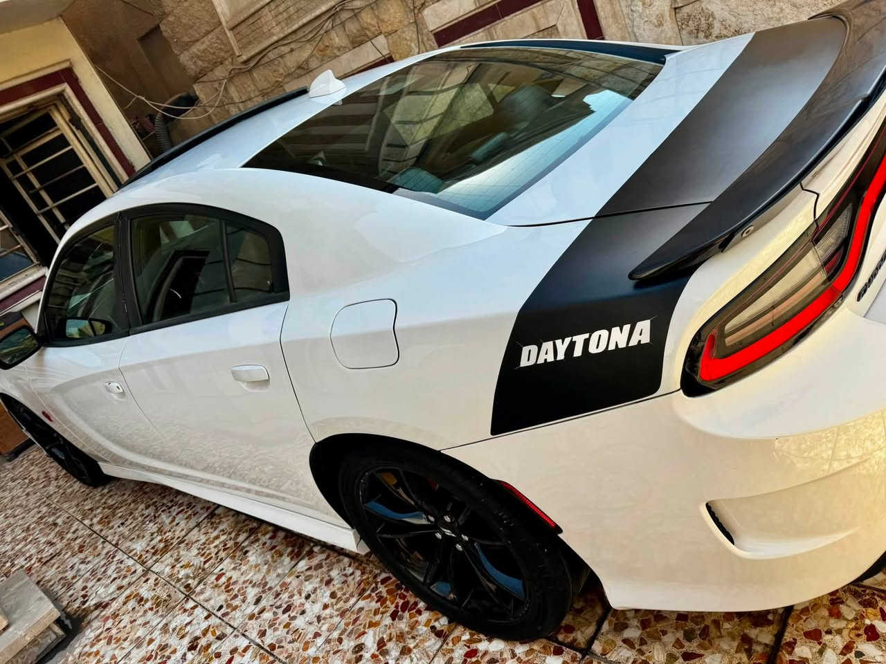 السلام عليكم جارجر 2018  sxt بلاس يعني اعلى فئة بل جارجر حادثها جداً بسيط بجم كبس بيها جاملغ خلفي ونص الجاملغ الامامي فقط وبابين مبدلات اصليات بدون صبغ السيارة عليها اضافات خير من الله مصروف عليها كومة موصفات بصمة كشنات ميموري كشنات كهرباء جلد فتحة حساسات امامية خلفية كشنات تدفئة تبريد كشنات خلفية تدفئة رادارات كامرة خلفية شاشة كبيرة وباقي الموصفات المعروفة السعر 180 وبيها  بغداد السيدية مجال حك الجية رقمي ***********
