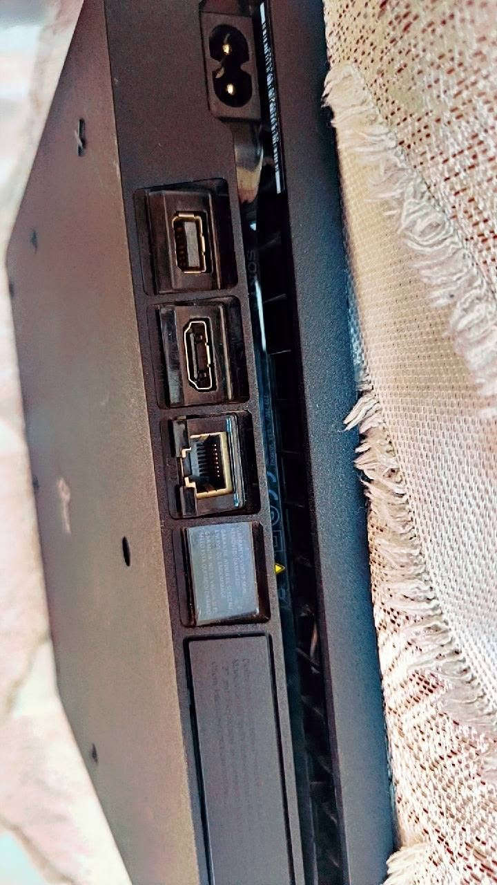 🎮🔥 السلام عليكم ورحمة الله وبركاته 🔥🎮
✨ للبيع بلايستيشن 4 Slim — 500GB ✨
🎮 الجهاز: PS4 Slim
💾 الذاكرة: 500GB
🕹️ يد أصلية عدد 1 — شغالة ومرتبة
🔌 شاحن اليد موجود
🏎️ دركسون PXN V3 PRO — كامل الملحقات
📦 كارتون البلايستيشن غير موجوده
💰 السعر: 260,000 دينار فقط
🤝 يوجد مجال للشراية 
✅ الجهاز كامل وجاهز للعب
✅ الدركسون ويا جميع ملحقاته
✅ البيع للجادين فقط
🎮 فرصة حلوة للي يريد جهاز + دركسون بسعر مناسب 🔥
تواصل واتساب***********

