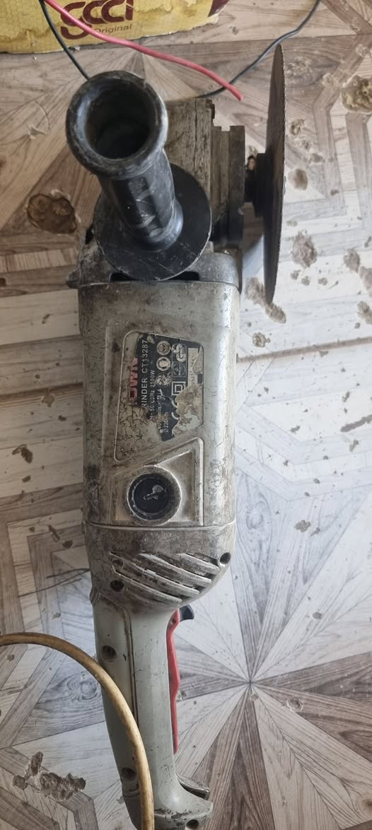 بيع مستعجل كوسرة كراون الاصلي حجم كبير وطيارة 
السعر ٣٠ الف
***********
