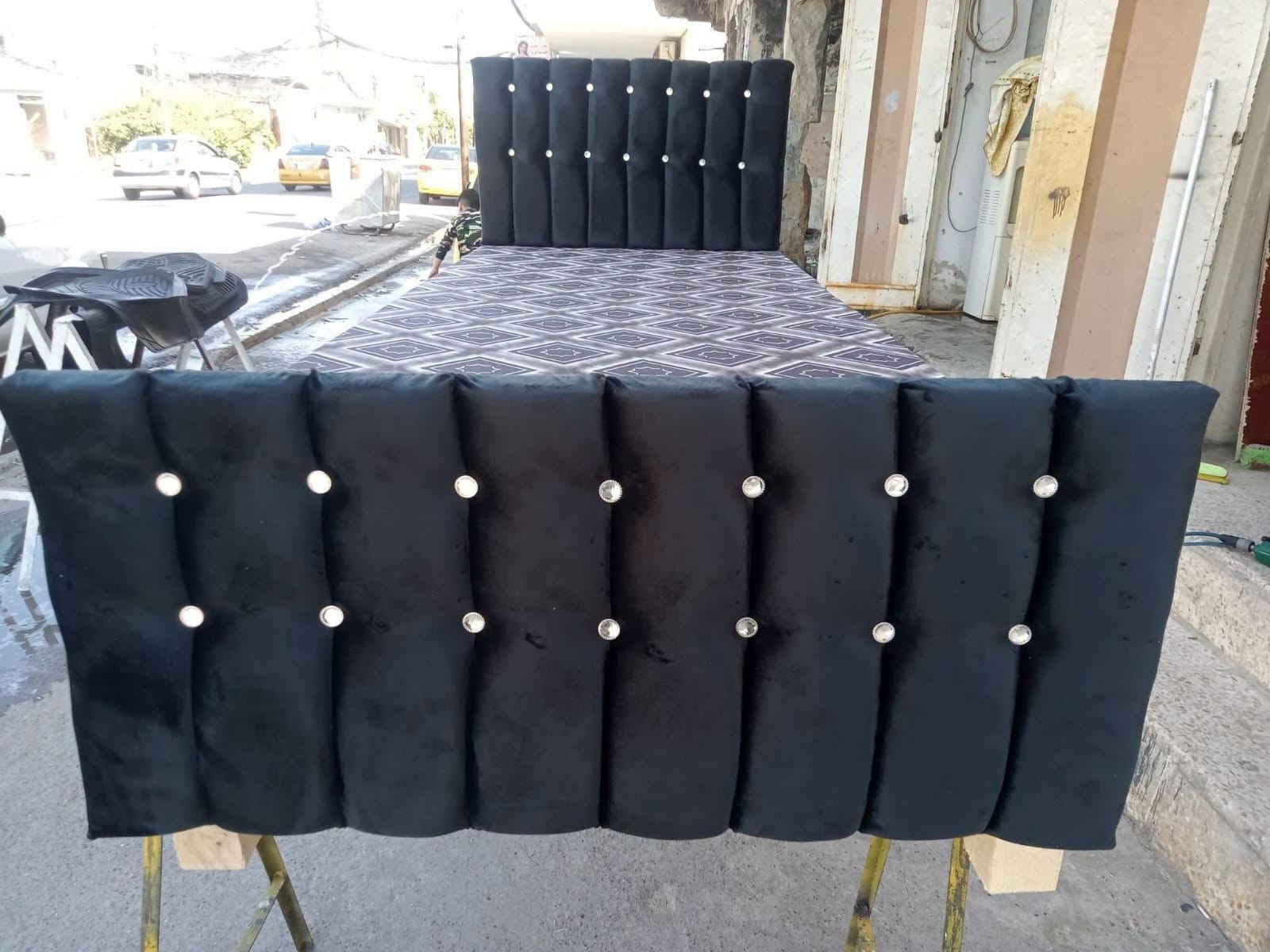 توصيل مجاني داخل الموصل 

تخت نفر خشب عراقي جديد بلوك احمر _16 ملم
رجلين 6_3×3_
السعر_ 55_
 التوصيل مجاني داخل الموصل  الون حسب طلب للحجز خاص

شرط اي اختلاف يرجع الطلب بيد المندوب بدون دفع اي مبلغ 

ملاحضه 
الون حسب طلب الزبون @إشارة

نص مكتوب في الصور:
- هلو عيني اشونج وصل التخت عاشت ايدكم وشكرا عالمصداقية ربي يحفظكم ويبارك برزقكم