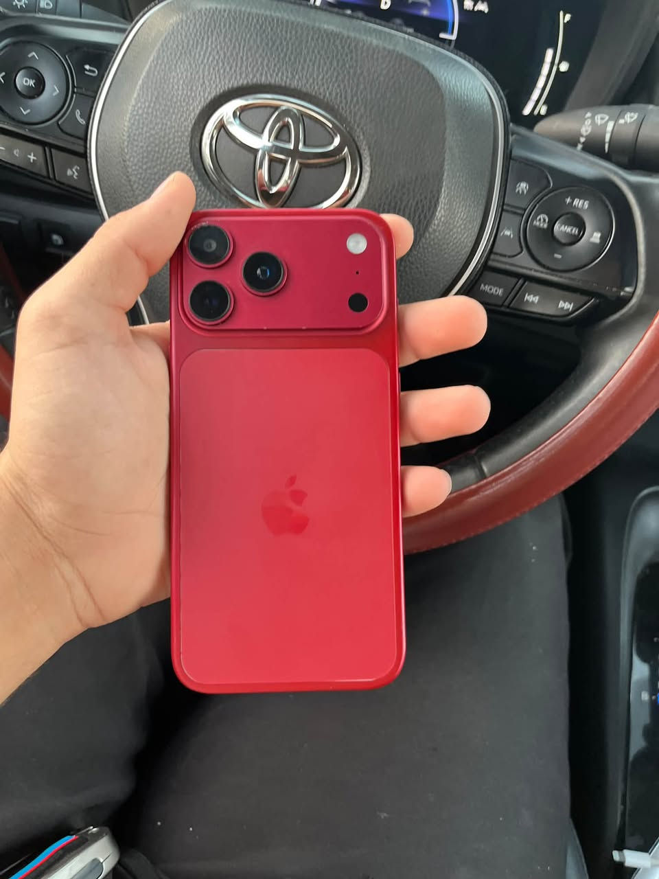 السلام ؏ـليكم
ايفون 17 PRO MAX (كوبي اصلي) شكل الـ18 مو تغليف هوه لونه هيج ؏ ايفون 18 ذاكرته واحد تيرا كلشي ينزل بي تريد تخلي بي سيم كارد هم يصير 
السعر 140 
عنواني ديالى بعقوبة 
للأتصال ***********
توصيل موجود

نص مكتوب في الصور:
- ٥:٣٣
- 19
- حول
- الإسم
- < iPhone
- الإصدار
- < 26.0
- النموذج
- iPhone 17 Pro Max
- رقم الموديل
- MFYK4LL/A
- الرقم التسلسلي
- JXVP7L2RFN
- الأغاني
- جار التحميل...
- الفيديوهات
- الصور
- السعة
- 1TB
- متوفر
- ٦٠٨ غيغابايت
- عنوان wifi
- 00:08:22:9d:1d:51
- Bluetooth
- FE:9D:46:00:00:08
- البرنامج الثابت المودم
- 1.00.04
- SEID
- <
- قفل الناقل
- لا توجد قيود على بطاقة SIM
- شريحة الاتصال الأمامية
- IMEI
- 352687369936347
- صحة البطارية
- تعد بطاريات الهاتف، مثل جميع البطاريات القابلة لإعادة الشحن، مكونات قابلة للاستهلاك تصبح أقل فاعلية مع تقدم العمر. تعرف على المزيد ...
- السعة القصوى
- 100%
- هذا مقياس لسعة البطارية بالنسبة إلى الوقت الذي كانت فيه جديدة. قد تؤدي السعة المنخفضة إلى تقليل ساعات الاستخدام بين الرسوم.
- القدرة على الأداء الذروة
- ستساعد أنظمة البرامج والأجهزة الديناميكية المدمجة في مواجهة تأثيرات الأداء التي يمكن ملاحظتها مع تقدم بطارية iPhone كيميائيا.
- شحن البطارية الأمثل
- لتقليل تقادم عمر البطارية، يتعلم iPhone من روتين الشحن اليومي الخاص بك حتى يتمكن من الانتظار حتى ينتهي الشحن بعد 80% حتى تحتاج إلى استخدامه.